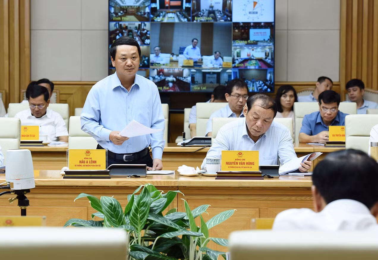 Bộ trưởng, Chủ nhiệm Ủy ban Dân tộc Hầu A Lềnh phát biểu.