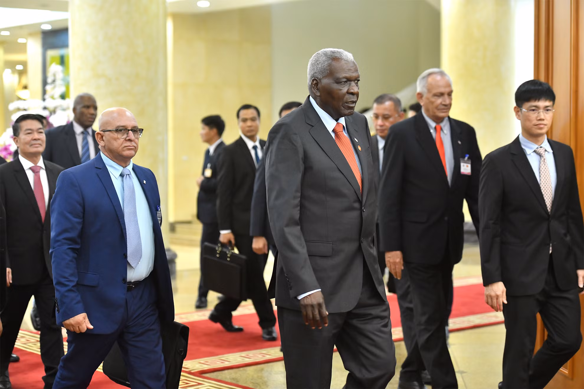 Đồng chí Esteban Lazo Hernandez, Ủy viên Bộ Chính trị, Chủ tịch Quốc hội Cuba và các đại biểu đến Trụ sở Trung ương Đảng. Đồng chí Esteban Lazo Hernandez, Ủy viên Bộ Chính trị, Chủ tịch Quốc hội Cuba và các đại biểu đến Trụ sở Trung ương Đảng.