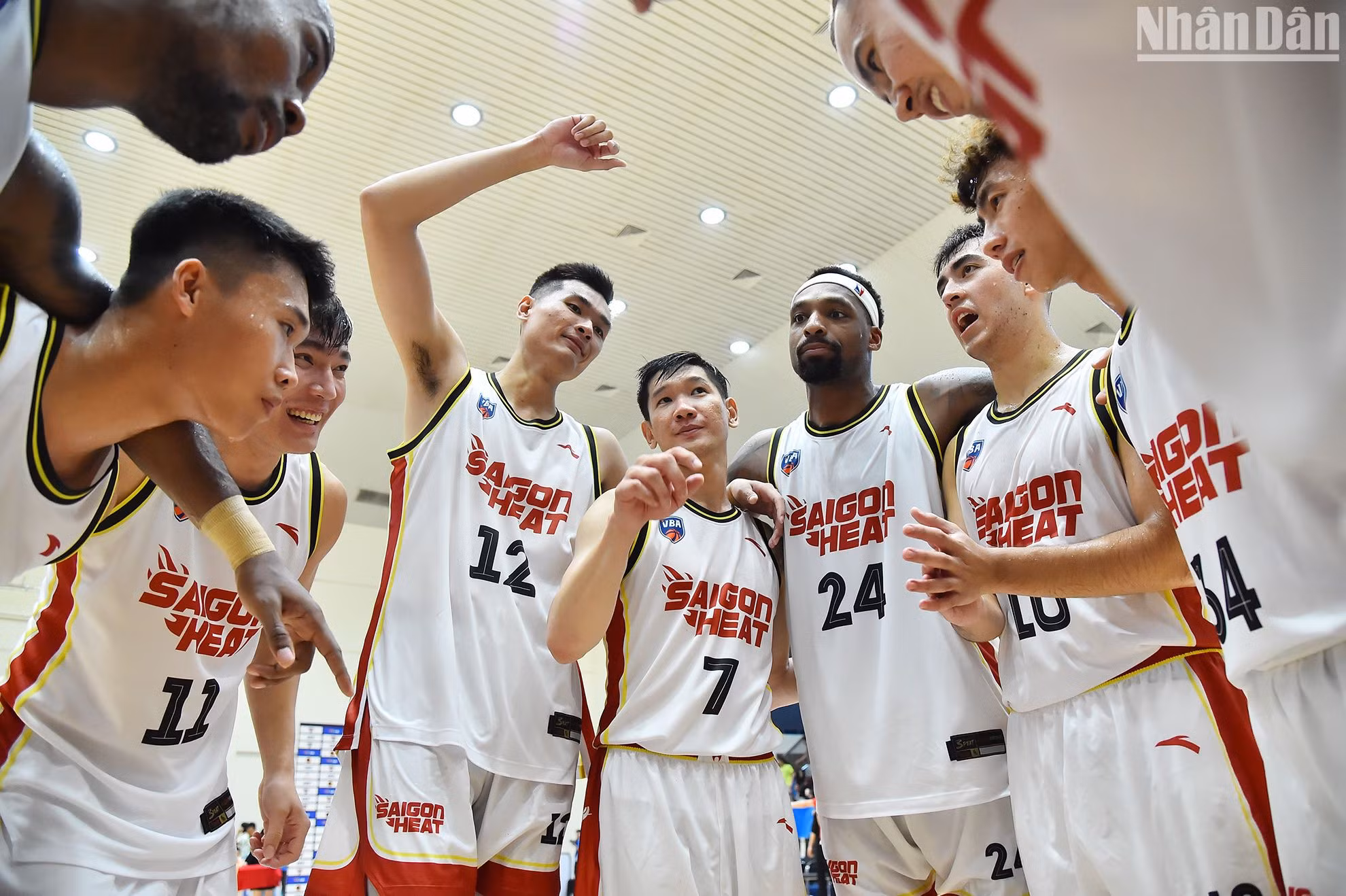 Tập thể Saigon Heat từng giành ba chức vô địch VBA liên tiếp. Tập thể Saigon Heat từng giành ba chức vô địch VBA liên tiếp.