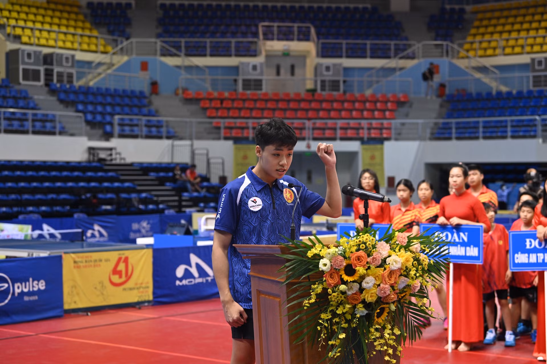 Vận động viên Nguyễn Hoàng Lâm tuyên thệ sẽ thi đấu hết mình vì tinh thần cao thượng của thể thao để góp phần vào sự thành công của giải. Vận động viên Nguyễn Hoàng Lâm tuyên thệ sẽ thi đấu hết mình vì tinh thần cao thượng của thể thao để góp phần vào sự thành công của giải.