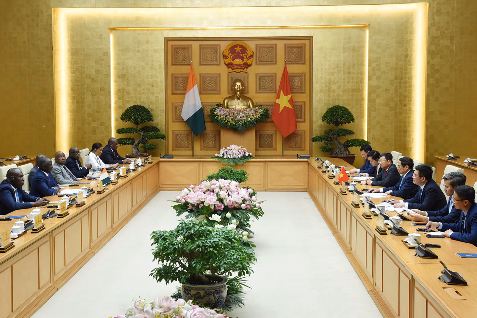 Quang cảnh buổi tiếp. Quang cảnh buổi tiếp.