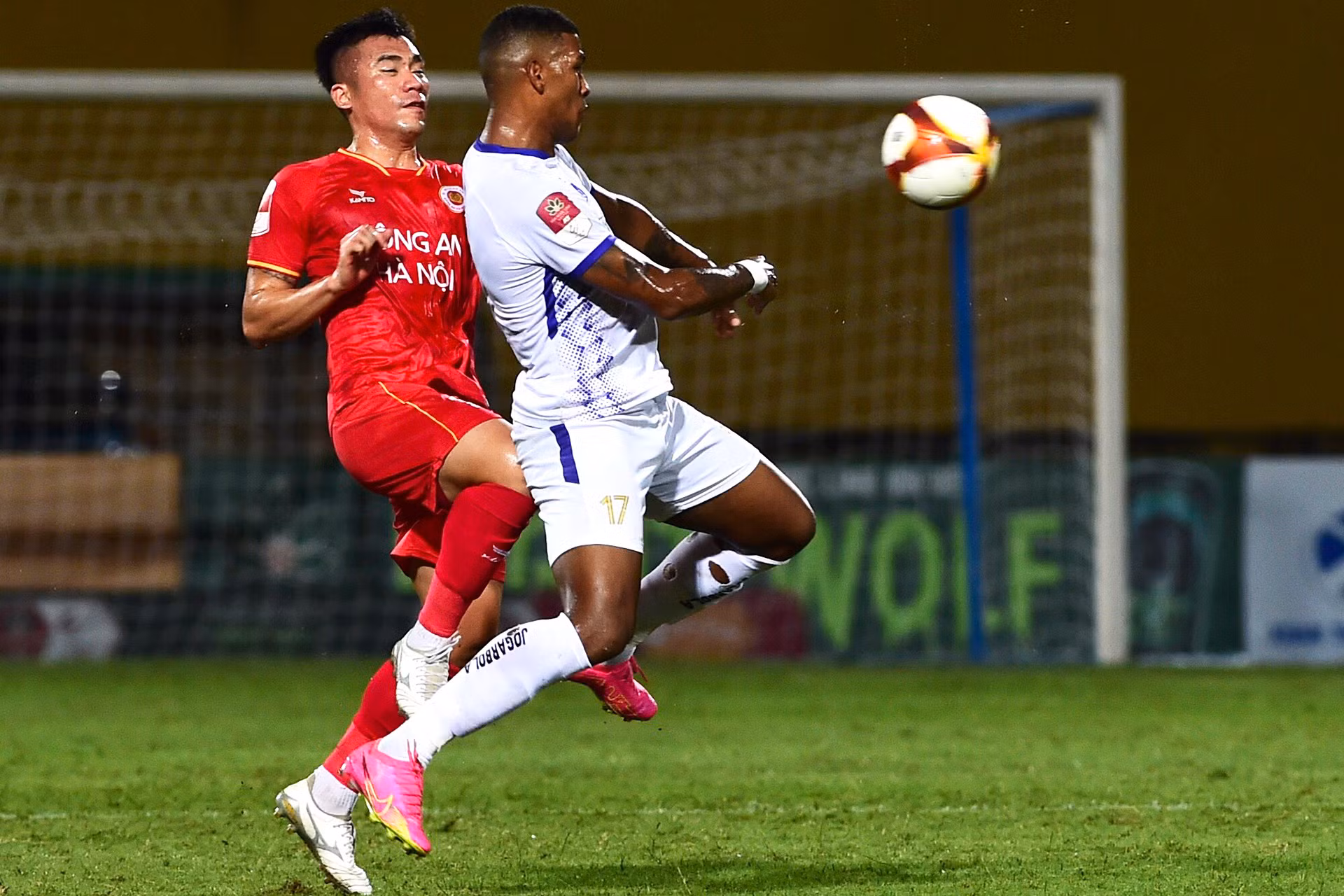 Trận đấu được xem như chung kết sớm của mùa giải V-League 2023. Trận đấu được xem như chung kết sớm của mùa giải V-League 2023.