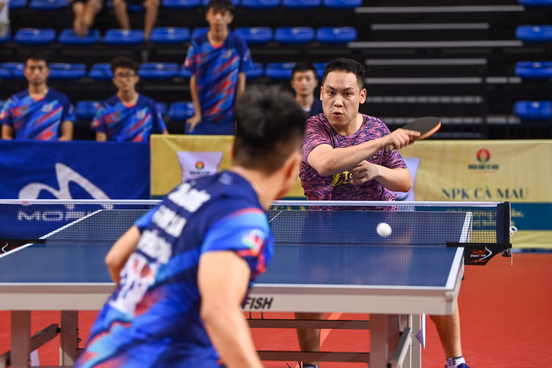 Đến với giải đấu năm nay, Lê Tiến Đạt (Hà Nội T&amp;T) vừa gây ấn tượng mạnh khi đánh bại Nguyễn Đức Tuân sát nút với tỷ số 3-2 trong trận bán kết nội dung đồng đội nam, qua đó giúp Hà Nội T&amp;T vào trận chung kết.