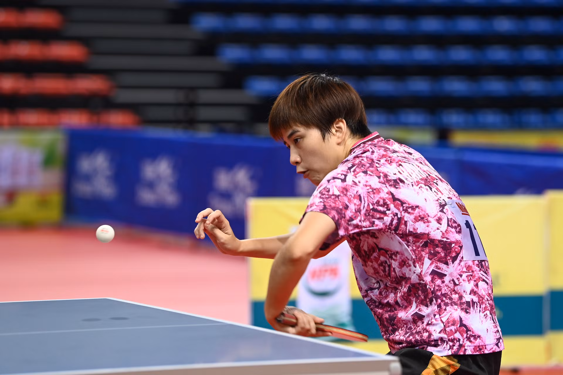 Nguyễn Khoa Diệu Khánh là nhà vô địch đơn nữ mùa giải 2022 sau khi đánh bại người đàn chị Mai Hoàng Mỹ Trang tại trận chung kết. Diệu Khánh luôn nghiêm túc trong tập luyện và thi đấu, phấn đấu để trở thành một trong những tay vợt chủ chốt của bóng bàn nữ TP Hồ Chí Minh.