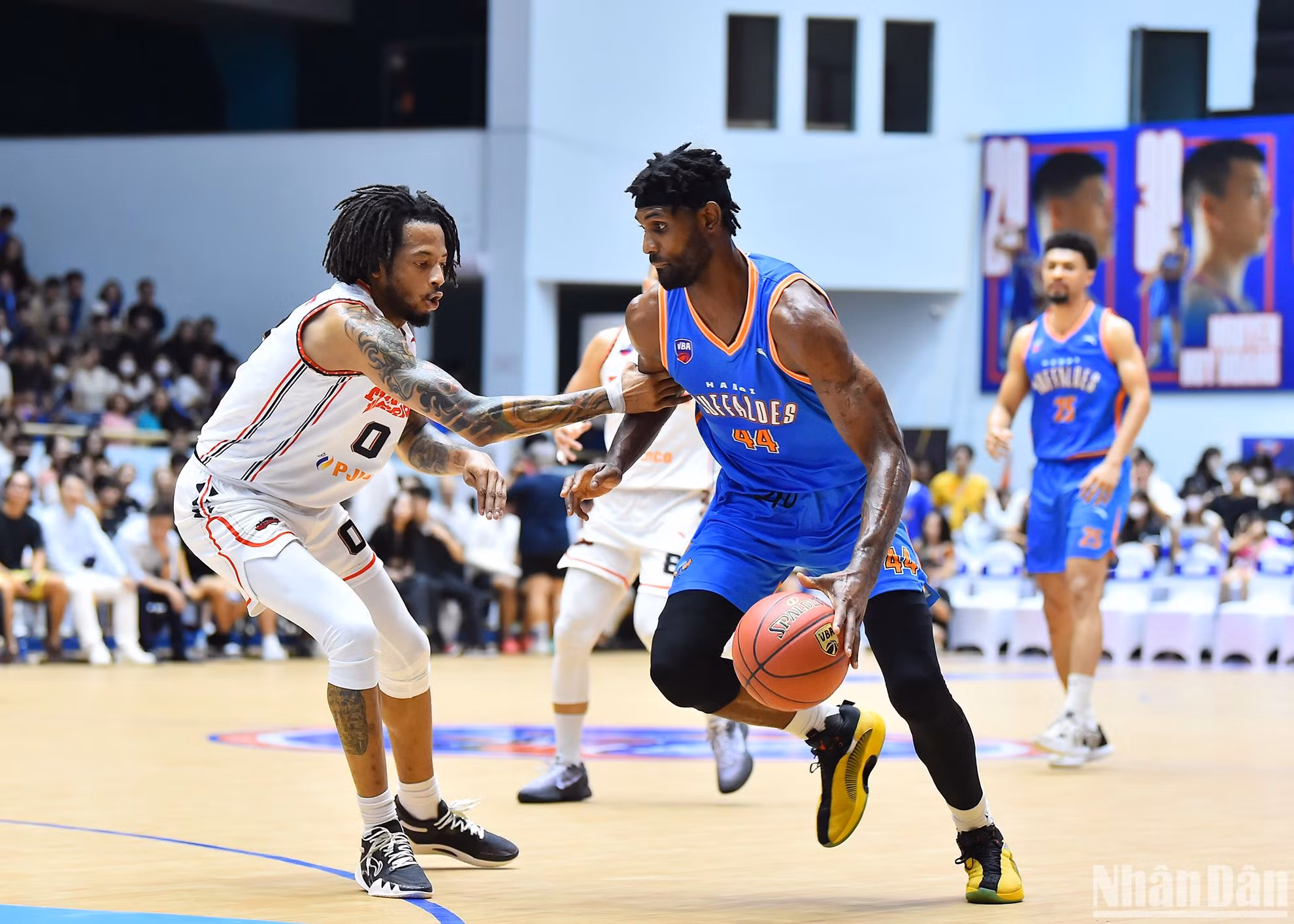 Chủ lực Anthony January bất ngờ dính chấn thương trước thềm Playoffs. Chủ lực Anthony January bất ngờ dính chấn thương trước thềm Playoffs.
