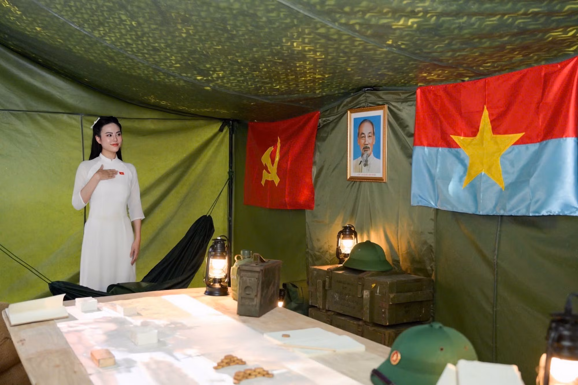 Không gian triển lãm thu hút các bạn trẻ đến tham quan. Không gian triển lãm thu hút các bạn trẻ đến tham quan.