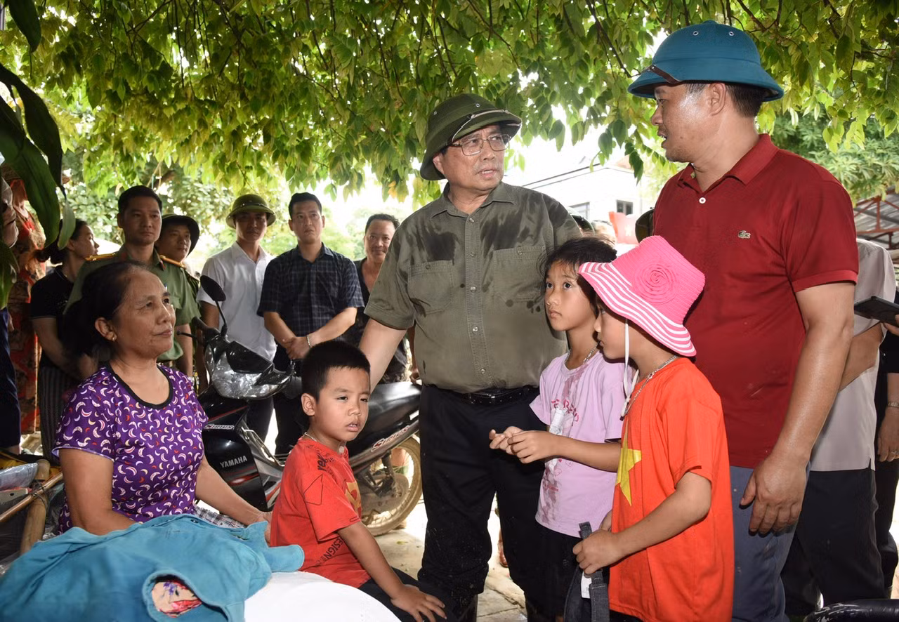 Thủ tướng Phạm Minh Chính thăm hỏi, động viên nhân dân thành phố Yên Bái. Thủ tướng Phạm Minh Chính thăm hỏi, động viên nhân dân thành phố Yên Bái.