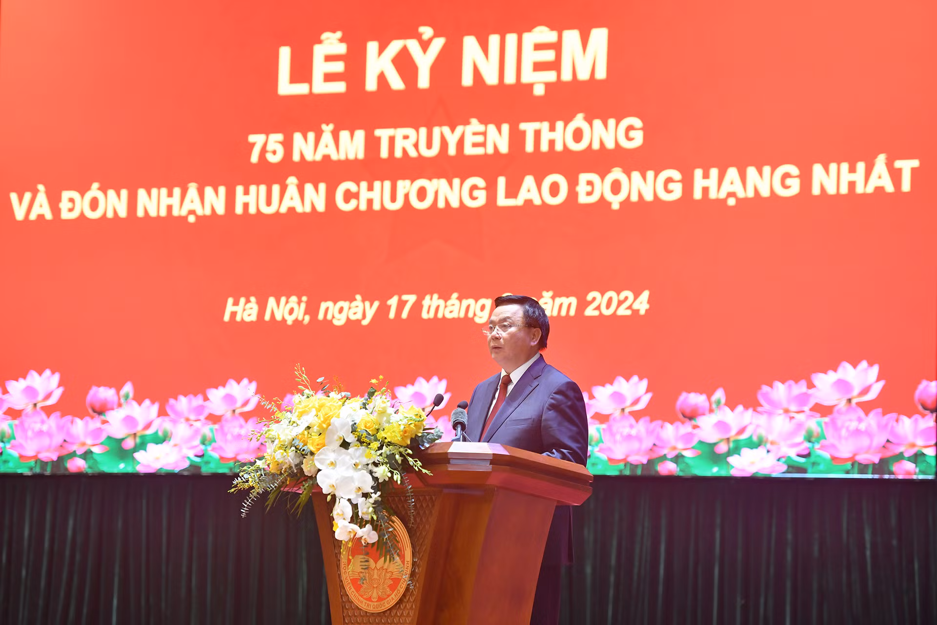Giám đốc Học viện Chính trị quốc gia Hồ Chí Minh, Chủ tịch Hội đồng Lý luận Trung ương Nguyễn Xuân Thắng phát biểu. Giám đốc Học viện Chính trị quốc gia Hồ Chí Minh, Chủ tịch Hội đồng Lý luận Trung ương Nguyễn Xuân Thắng phát biểu.