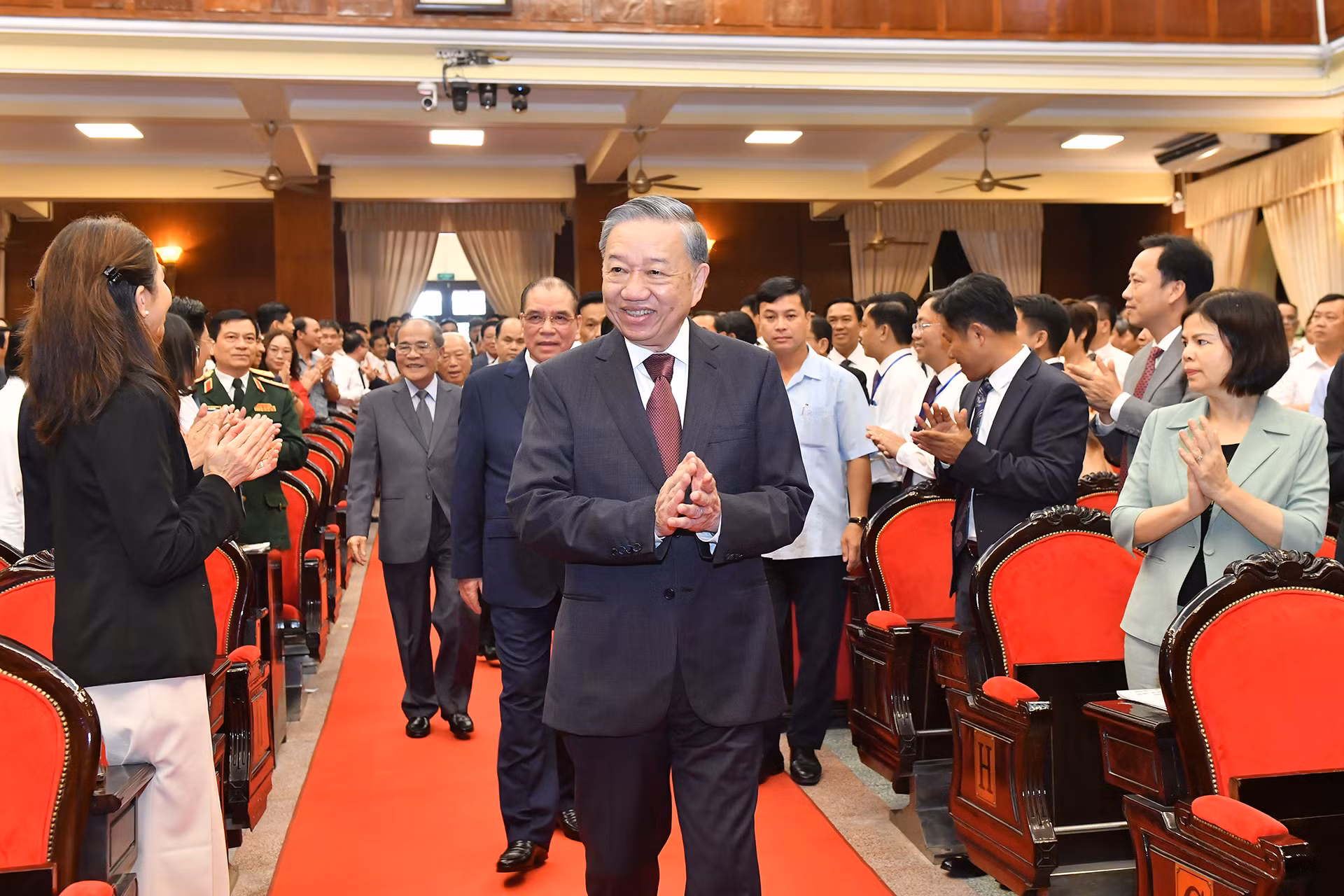 Tổng Bí thư, Chủ tịch nước Tô Lâm dự Lễ kỷ niệm 75 năm truyền thống Học viện Chính trị quốc gia Hồ Chí Minh và đón nhận Huân chương Lao động hạng Nhất. Tổng Bí thư, Chủ tịch nước Tô Lâm dự Lễ kỷ niệm 75 năm truyền thống Học viện Chính trị quốc gia Hồ Chí Minh và đón nhận Huân chương Lao động hạng Nhất.