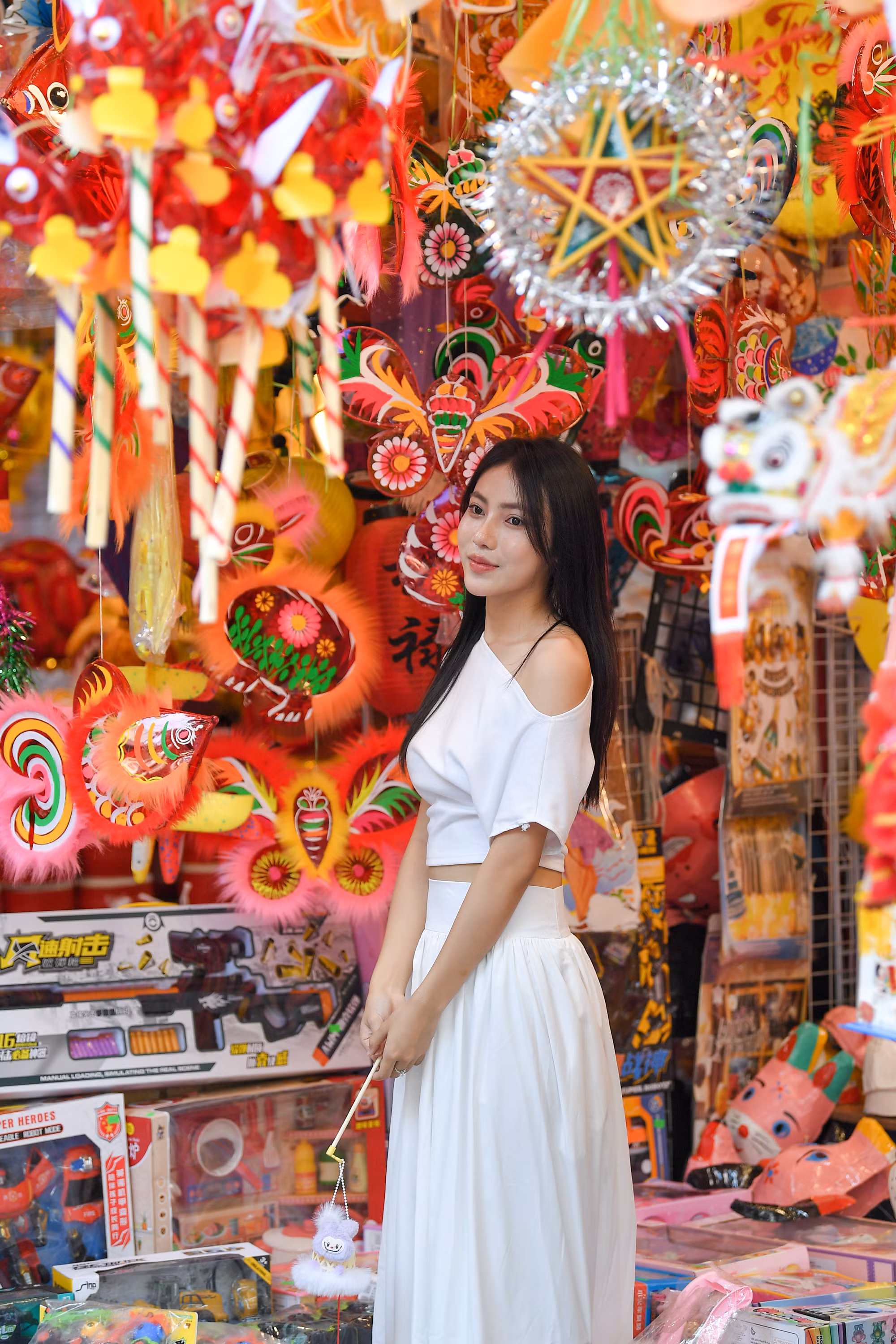 Nhiều bạn trẻ lựa chọn phố Hàng Mã để chụp hình trong ngày cuối cùng của kỳ nghỉ lễ Quốc khánh 2/9. Nhiều bạn trẻ lựa chọn phố Hàng Mã để chụp hình trong ngày cuối cùng của kỳ nghỉ lễ Quốc khánh 2/9.