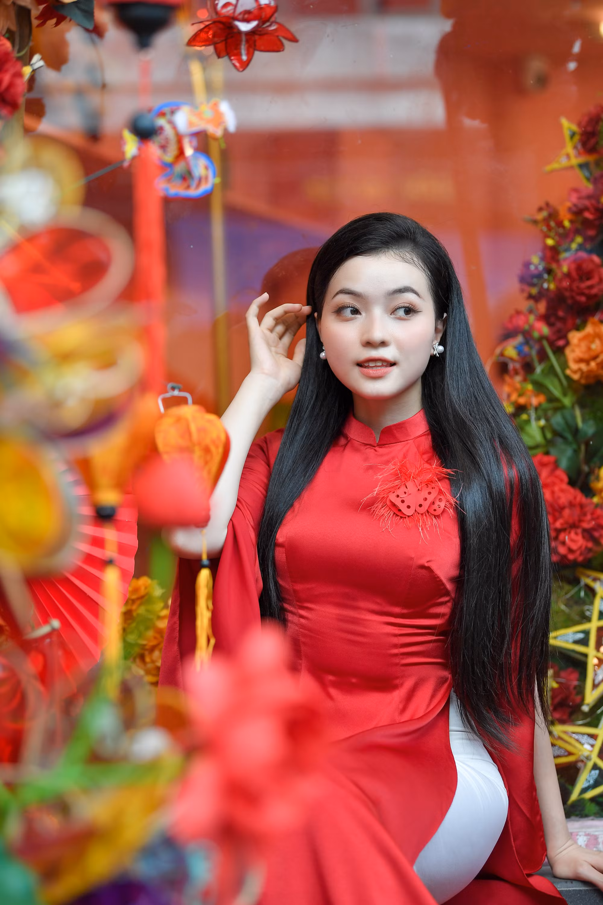 Bạn Ngọc Thụy cho biết: "Đây là lần đầu, tôi đến phố Hàng Mã để chụp hình. Phố Hàng Mã thời điểm này không quá đông, tôi có thể thoải mái chọn lựa đồ trang trí cũng như chụp những bức hình cho mùa Tết Trung thu năm nay". Bạn Ngọc Thụy cho biết: "Đây là lần đầu, tôi đến phố Hàng Mã để chụp hình. Phố Hàng Mã thời điểm này không quá đông, tôi có thể thoải mái chọn lựa đồ trang trí cũng như chụp những bức hình cho mùa Tết Trung thu năm nay".