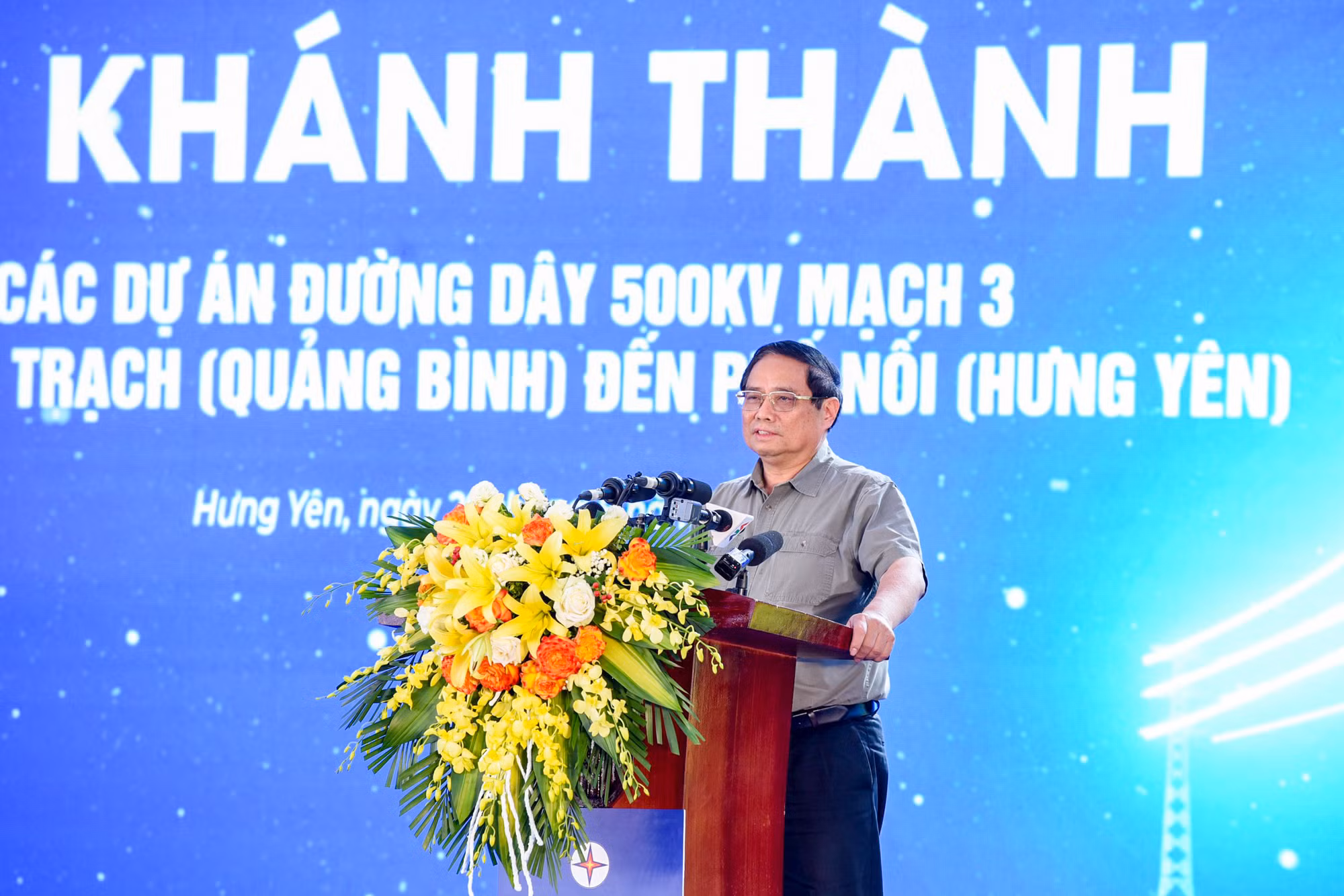 Thủ tướng Phạm Minh Chính phát biểu tại Lễ khánh thành đường dây 500kV mạch 3 tại điểm cầu Phố Nối. Thủ tướng Phạm Minh Chính phát biểu tại Lễ khánh thành đường dây 500kV mạch 3 tại điểm cầu Phố Nối.