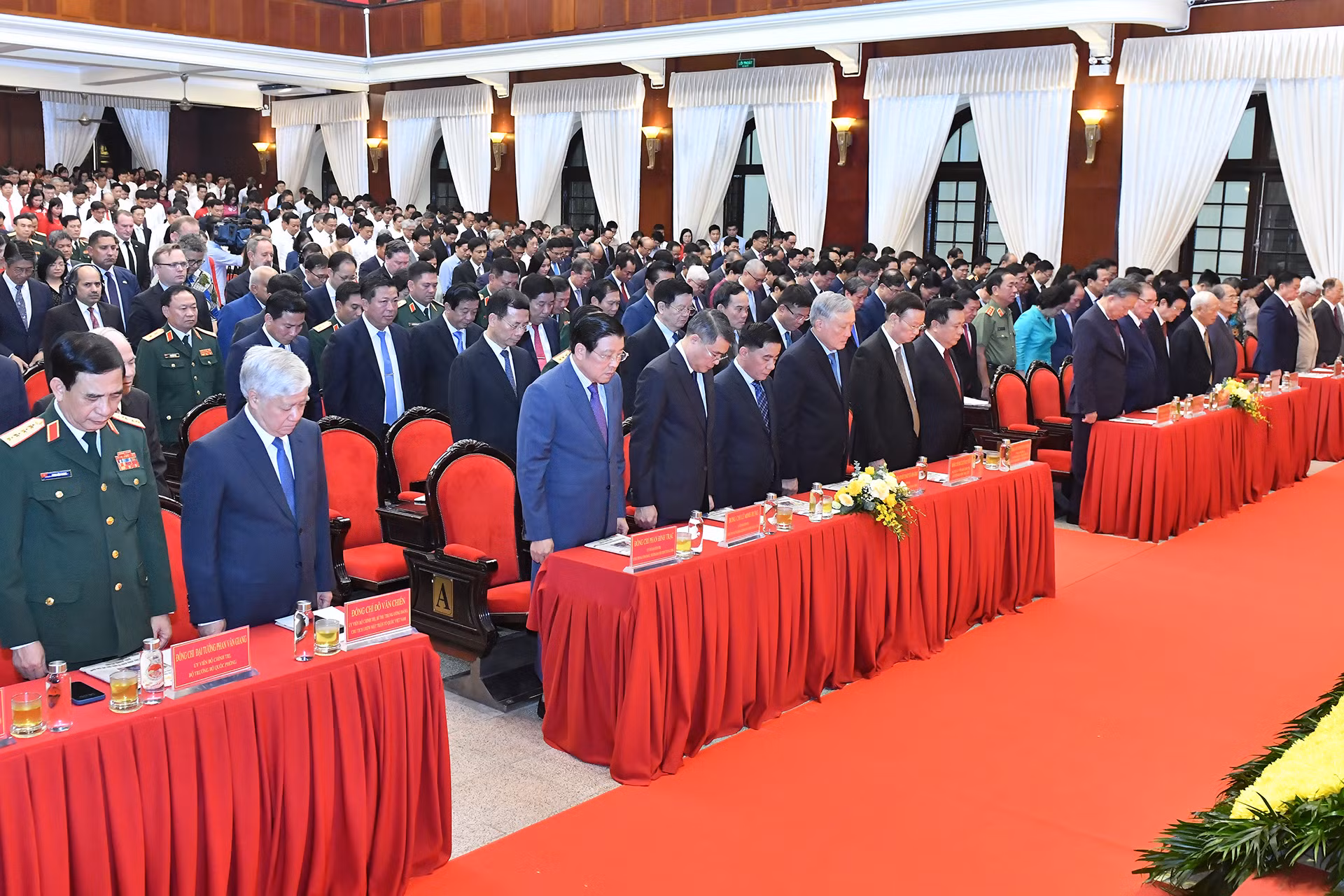 Tổng Bí thư, Chủ tịch nước Tô Lâm cùng các đồng chí lãnh đạo, nguyên lãnh đạo Đảng, Nhà nước tưởng niệm những nạn nhân bởi cơn bão số 3. Tổng Bí thư, Chủ tịch nước Tô Lâm cùng các đồng chí lãnh đạo, nguyên lãnh đạo Đảng, Nhà nước tưởng niệm những nạn nhân bởi cơn bão số 3.
