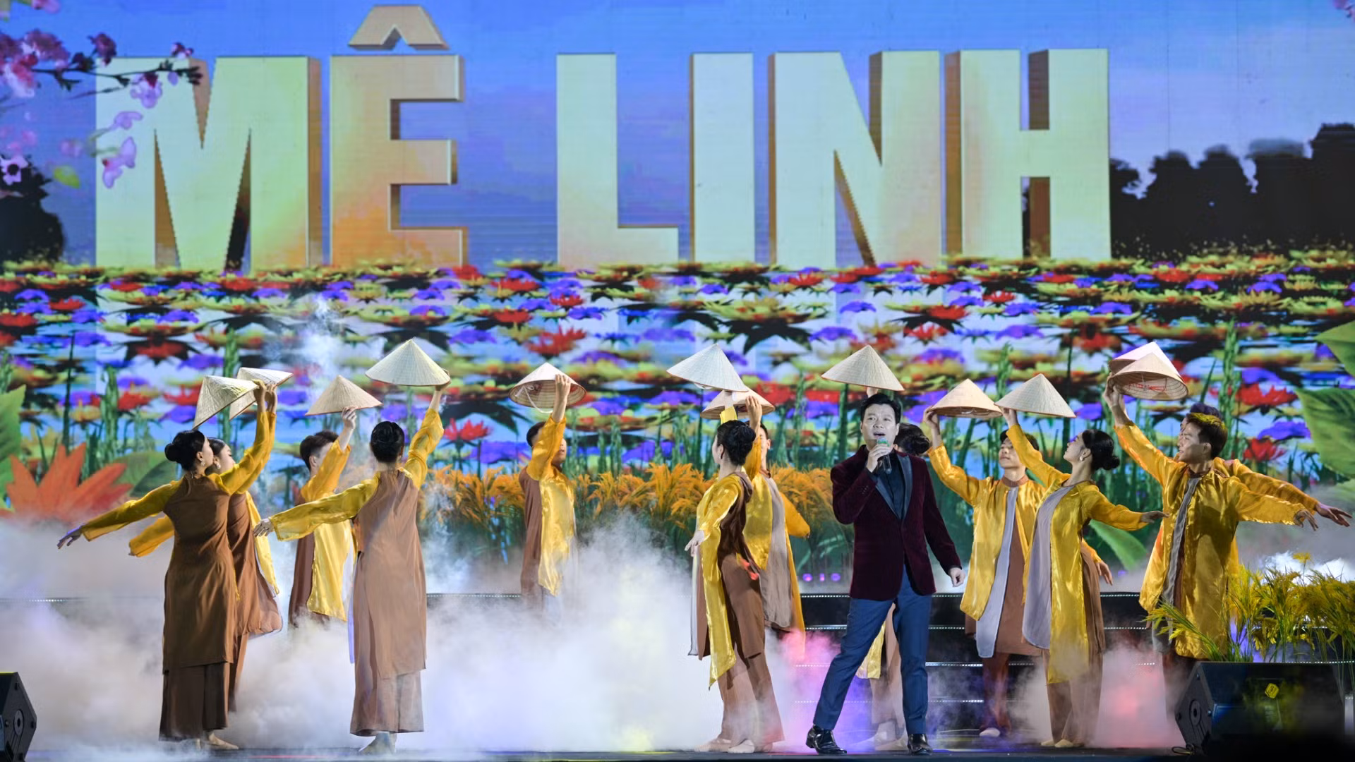 Ca khúc Mùa xuân làng lúa, làng hoa do ca sĩ Vũ Thắng Lợi biểu diễn.