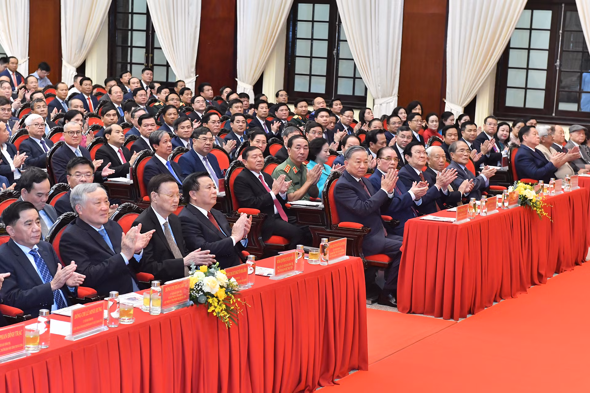 Tổng Bí thư, Chủ tịch nước Tô Lâm cùng các đồng chí lãnh đạo, nguyên lãnh đạo Đảng, Nhà nước dự Lễ kỷ niệm. Tổng Bí thư, Chủ tịch nước Tô Lâm cùng các đồng chí lãnh đạo, nguyên lãnh đạo Đảng, Nhà nước dự Lễ kỷ niệm.