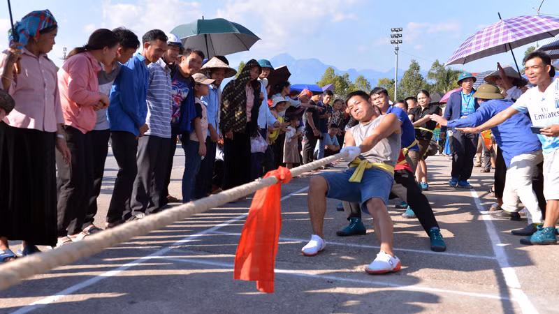 Các cuộc tranh tài truyền thống, đoàn kết và mang tính cộng đồng cao. Các cuộc tranh tài truyền thống, đoàn kết và mang tính cộng đồng cao.