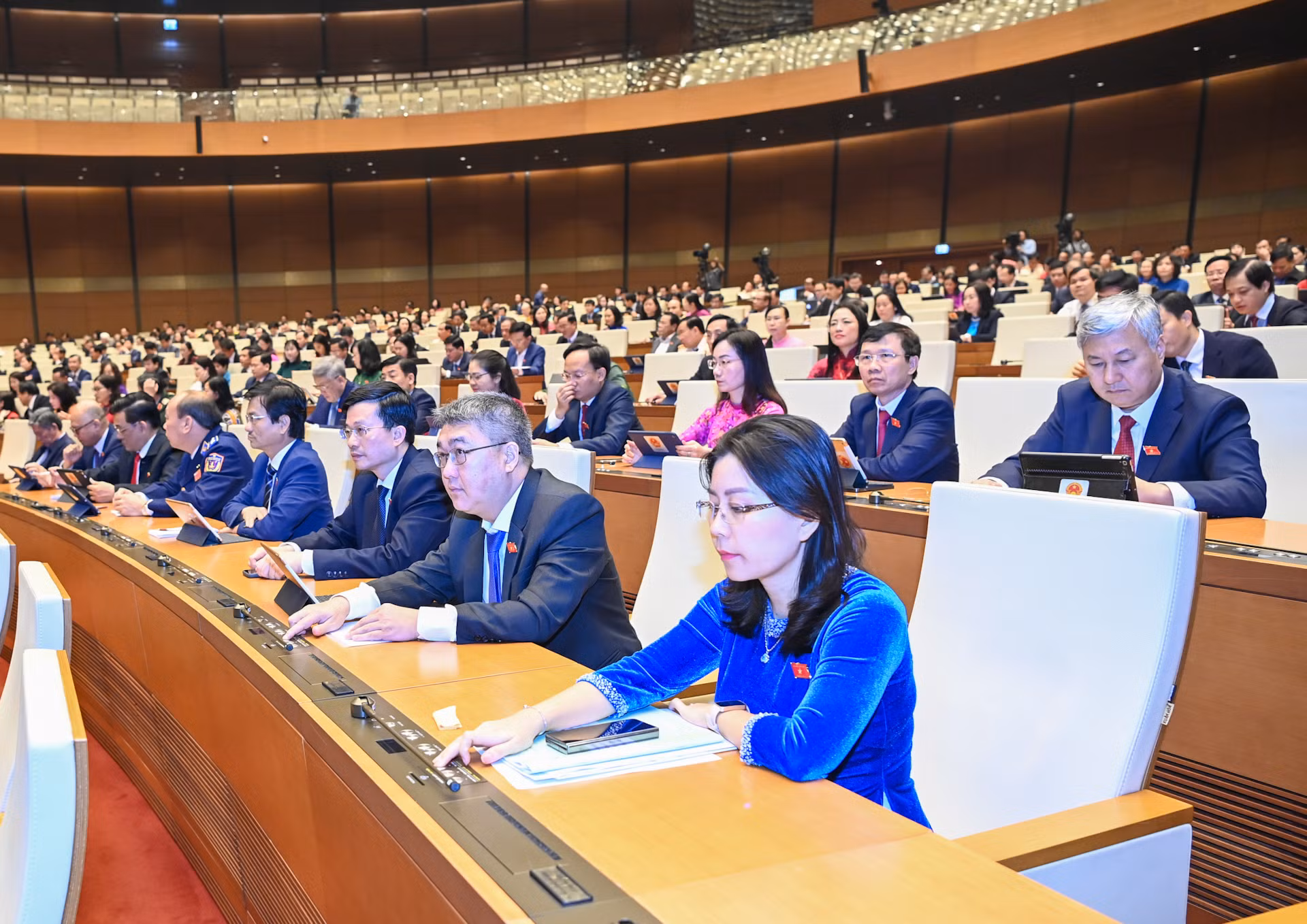 Ngoài ra, các đại biểu Quốc hội cũng đã biểu quyết thông qua nghị quyết về tiếp tục thực hiện một số nghị quyết của Quốc hội khóa XIV và từ đầu nhiệm kỳ khóa XV đến hết Kỳ họp thứ 4 về giám sát chuyên đề, chất vấn; Nghị quyết Kỳ họp thứ 6, Quốc hội khóa XV. Ngoài ra, các đại biểu Quốc hội cũng đã biểu quyết thông qua nghị quyết về tiếp tục thực hiện một số nghị quyết của Quốc hội khóa XIV và từ đầu nhiệm kỳ khóa XV đến hết Kỳ họp thứ 4 về giám sát chuyên đề, chất vấn; Nghị quyết Kỳ họp thứ 6, Quốc hội khóa XV.