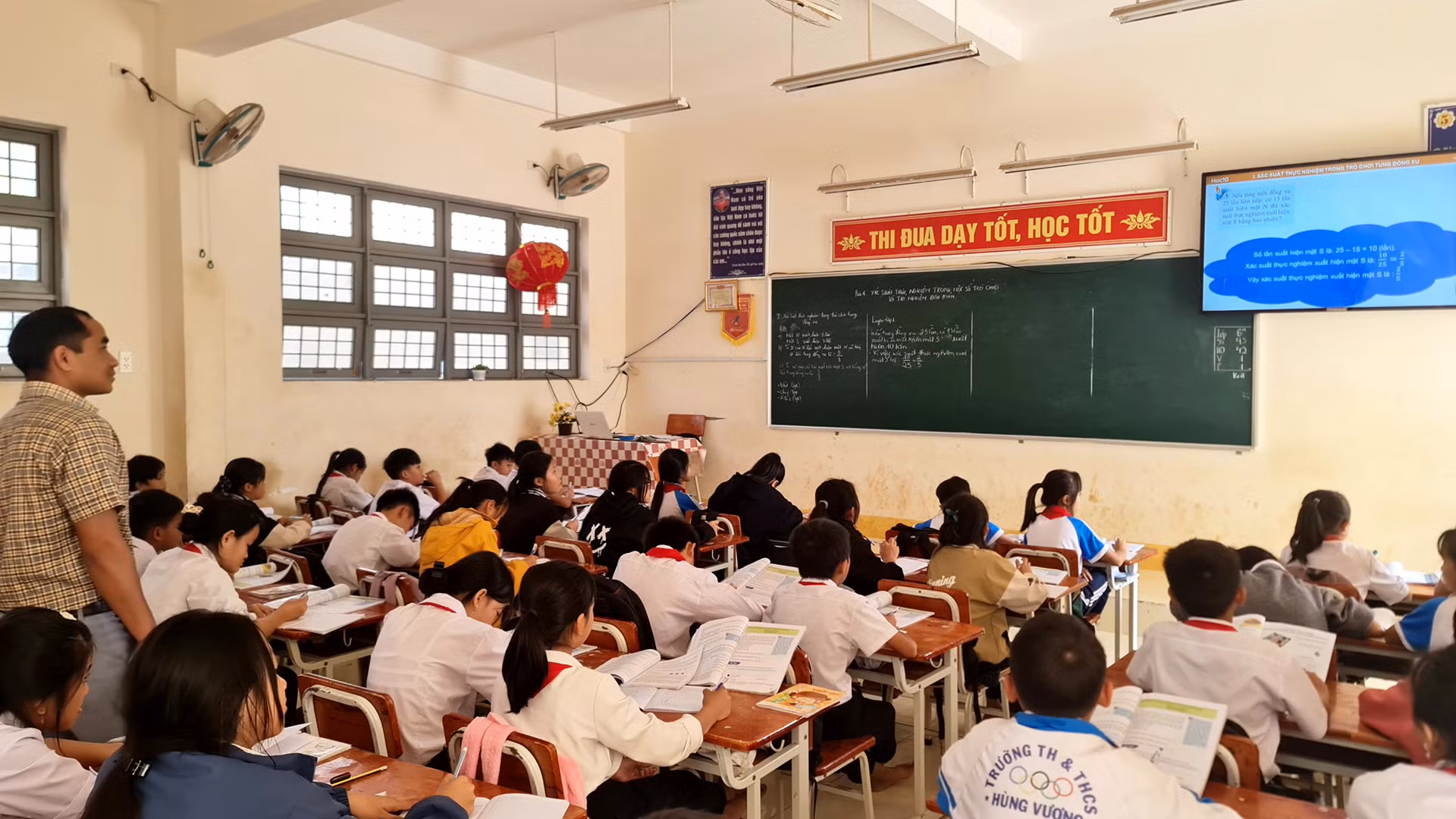 Thiết bị dạy học được đầu tư theo Chương trình giáo dục phổ thông 2018. Thiết bị dạy học được đầu tư theo Chương trình giáo dục phổ thông 2018.