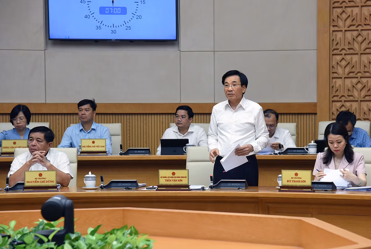Bộ trưởng, Chủ nhiệm văn phòng Chính phủ Trần Văn Sơn phát biểu.