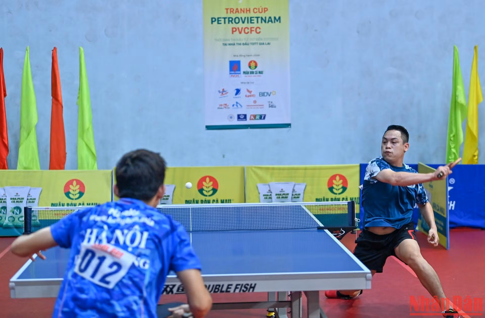 Trận tứ kết đơn nam giữa Lê Tiến Đạt gặp Đinh Anh Hoàng diễn ra hấp dẫn, kịch tính nhất trong 4 trận tứ kết đơn nam.