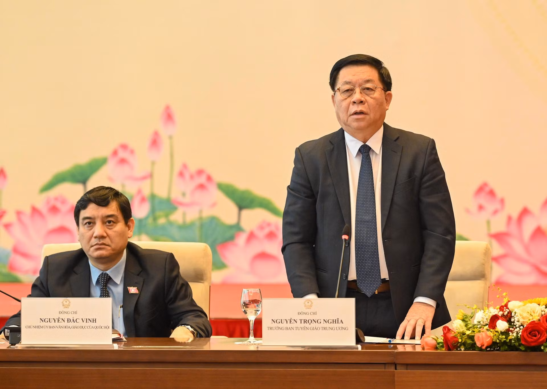 Trưởng ban Tuyên giáo Trung ương Nguyễn Trọng Nghĩa phát biểu tại buổi gặp mặt.