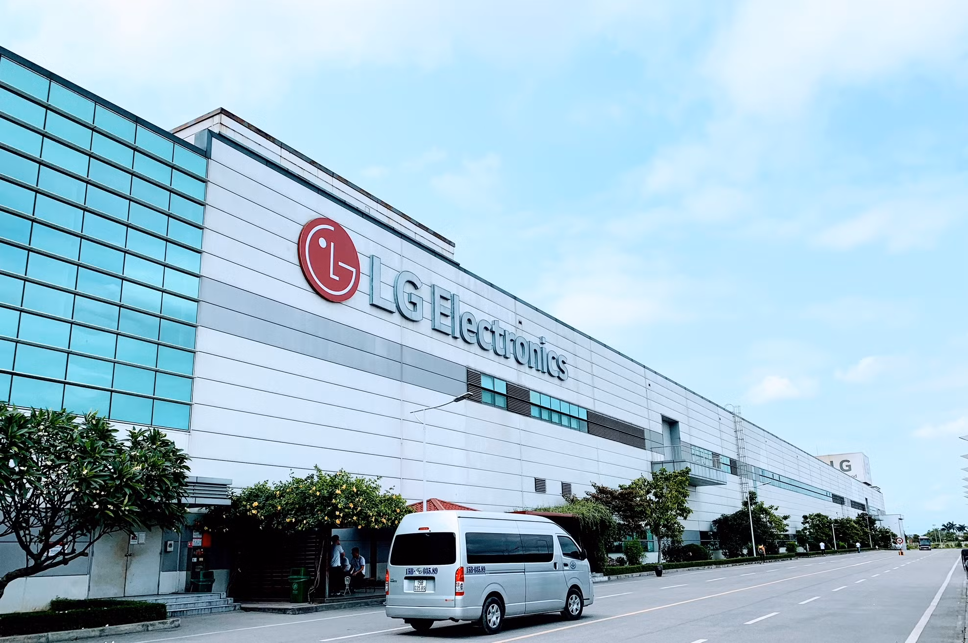 Tập đoàn LG (Hàn Quốc) đã lựa chọn Hải Phòng là cứ điểm sản xuất chính của Tập đoàn tại nước ngoài. Tập đoàn LG (Hàn Quốc) đã lựa chọn Hải Phòng là cứ điểm sản xuất chính của Tập đoàn tại nước ngoài.