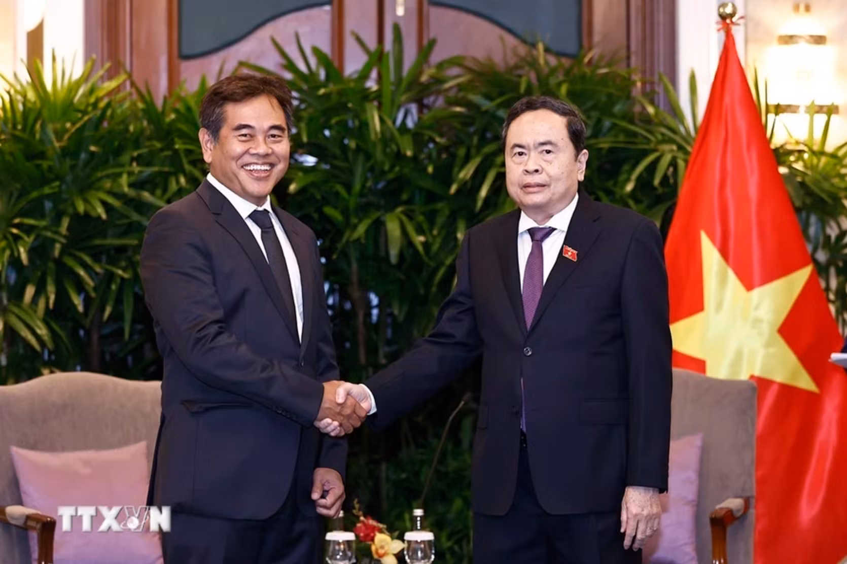 Chủ tịch Quốc hội Trần Thanh Mẫn tiếp ông Lee Chong Min, Chủ tịch Quỹ đầu tư CMIA Capital Partners. (Ảnh: TTXVN) Chủ tịch Quốc hội Trần Thanh Mẫn tiếp ông Lee Chong Min, Chủ tịch Quỹ đầu tư CMIA Capital Partners. (Ảnh: TTXVN)