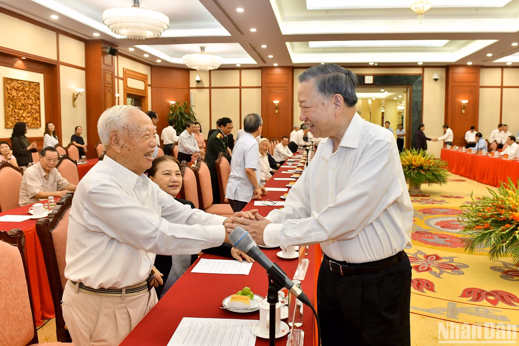 Tổng Bí thư, Chủ tịch nước Tô Lâm với các đại biểu dự Hội nghị. Tổng Bí thư, Chủ tịch nước Tô Lâm với các đại biểu dự Hội nghị.