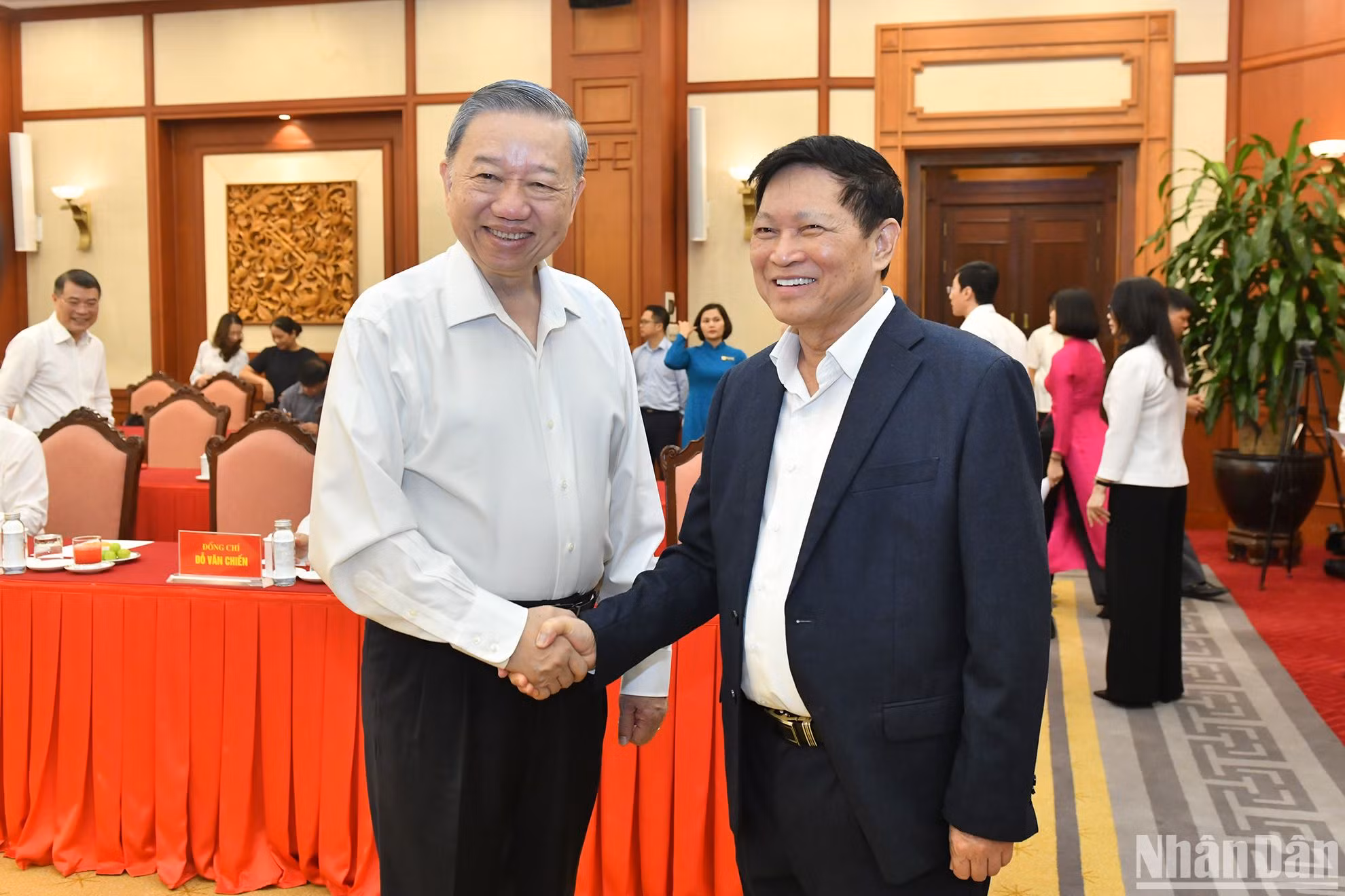 Tổng Bí thư, Chủ tịch nước Tô Lâm với các đại biểu dự Hội nghị. Tổng Bí thư, Chủ tịch nước Tô Lâm với các đại biểu dự Hội nghị.