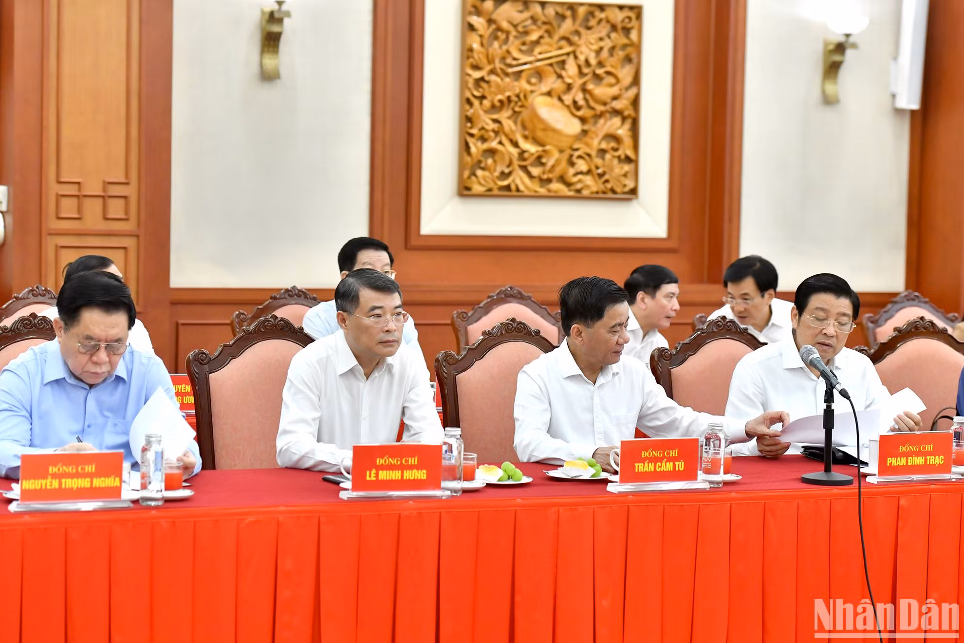 Các đồng chí lãnh đạo Đảng, Nhà nước dự Hội nghị. Các đồng chí lãnh đạo Đảng, Nhà nước dự Hội nghị.