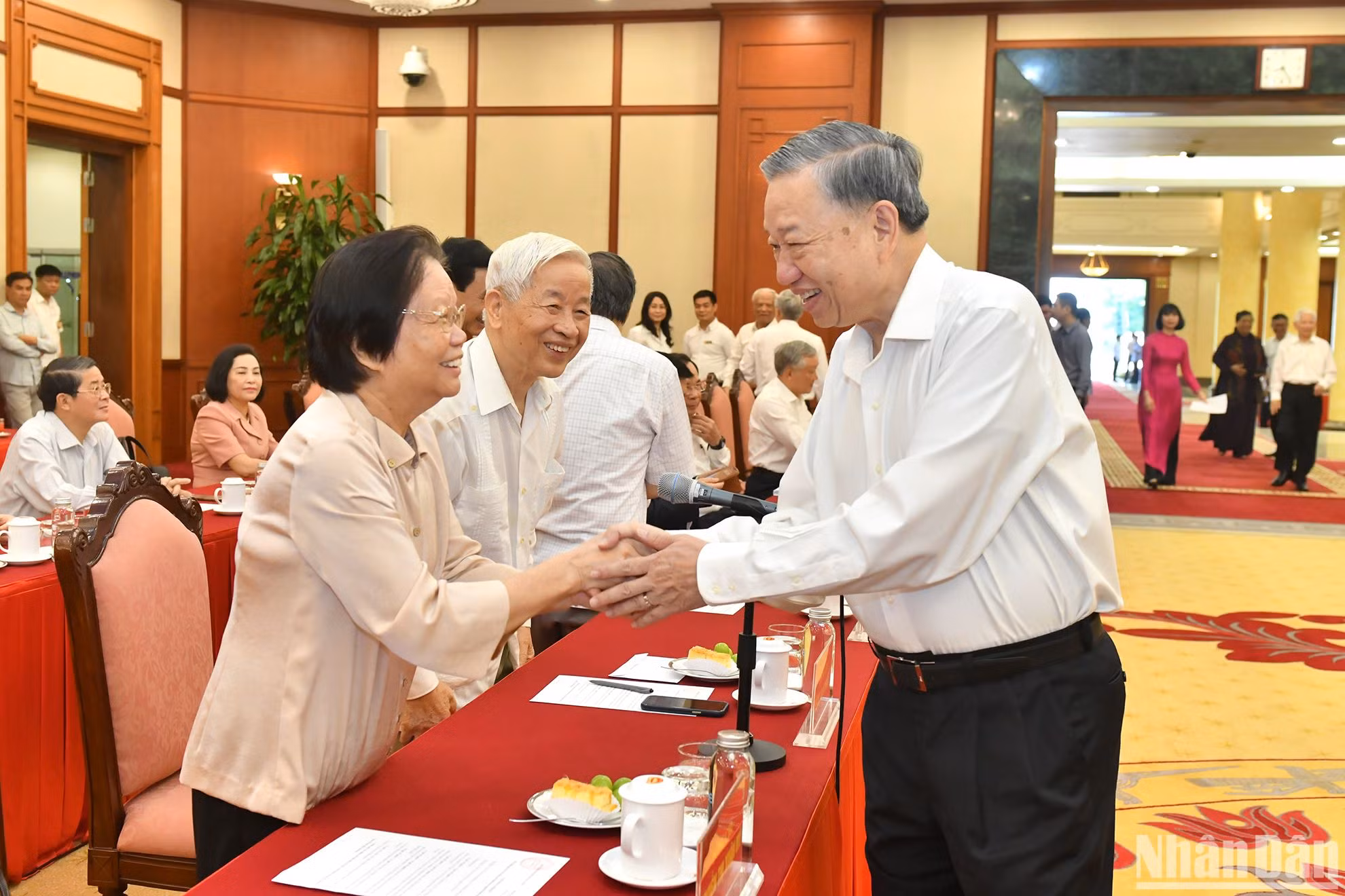 Tổng Bí thư, Chủ tịch nước Tô Lâm với các đại biểu dự Hội nghị. Tổng Bí thư, Chủ tịch nước Tô Lâm với các đại biểu dự Hội nghị.
