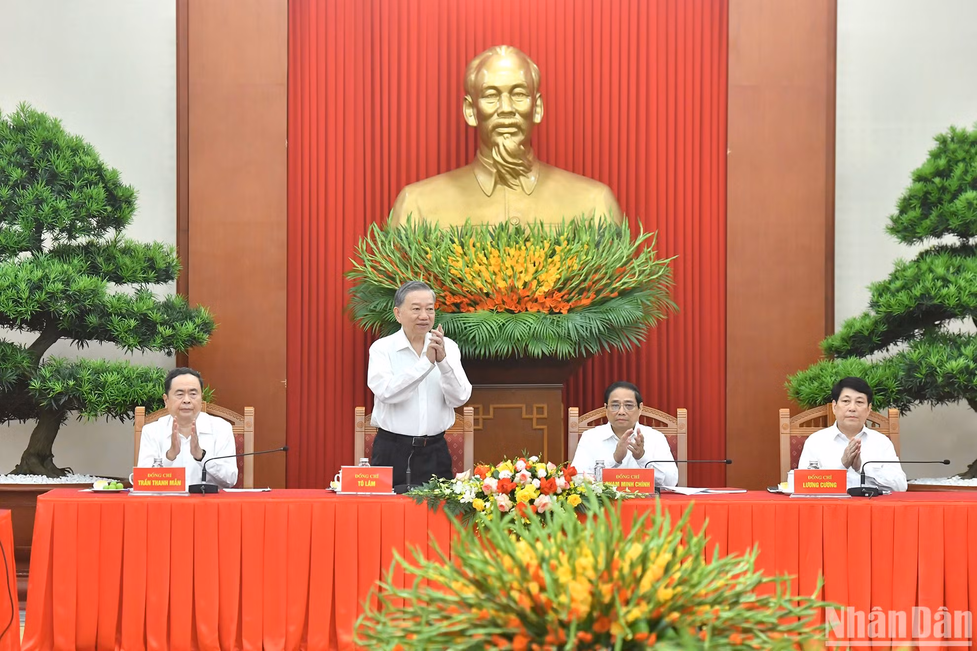 Tổng Bí thư, Chủ tịch nước Tô Lâm và các đồng chí Lãnh đạo Đảng, Nhà nước chủ trì Hội nghị gặp mặt các đồng chí lãnh đạo, nguyên lãnh đạo Đảng, Nhà nước.
