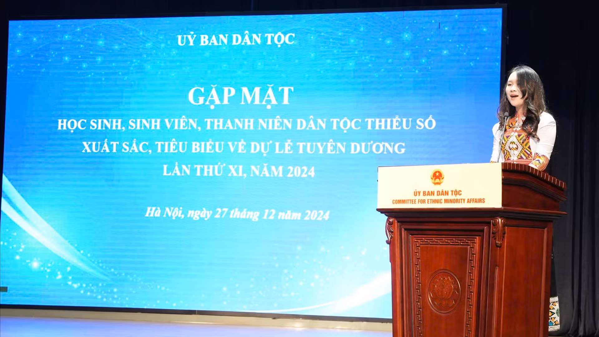 Em Mạc Lương Hà Anh (dân tộc Thái) huyện Tương Dương, Nghệ An phát biểu tại buổi gặp mặt trước Lễ trao giải. Em Mạc Lương Hà Anh (dân tộc Thái) huyện Tương Dương, Nghệ An phát biểu tại buổi gặp mặt trước Lễ trao giải.
