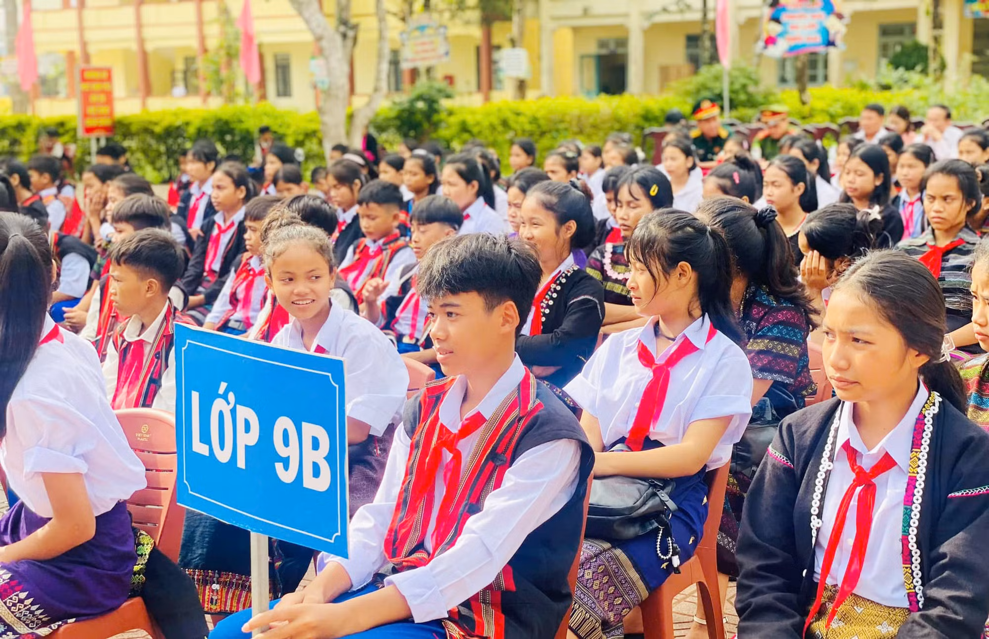 Học sinh các trường dân tộc nội trú, dân tộc bán trú ở Quảng Trị luôn thích thú với việc được nhà trường kịp thời hướng nghiệp. Học sinh các trường dân tộc nội trú, dân tộc bán trú ở Quảng Trị luôn thích thú với việc được nhà trường kịp thời hướng nghiệp.