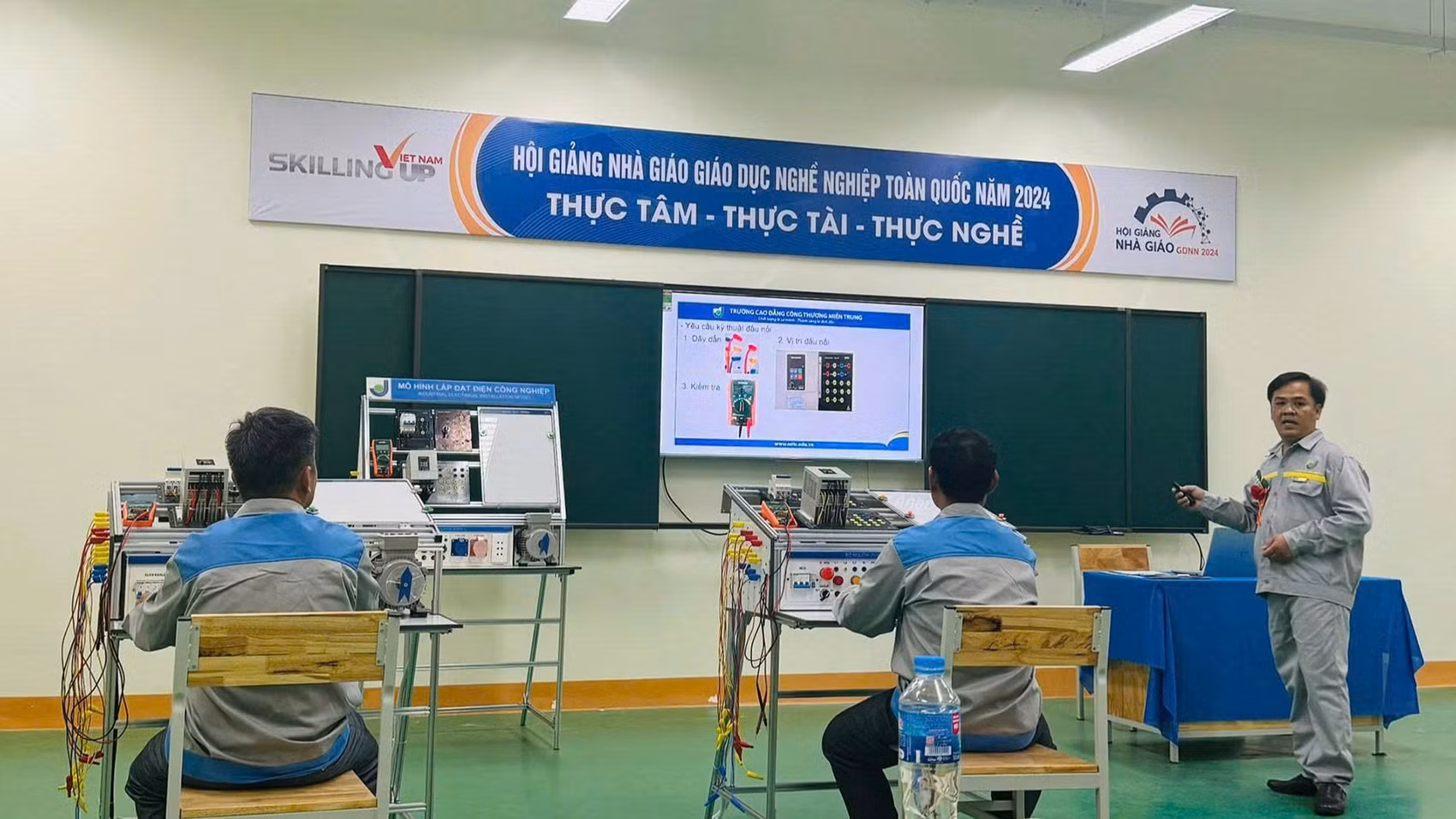 Phòng trình giảng trong Hội giảng Nhà giáo giáo dục nghề nghiệp 2024. Phòng trình giảng trong Hội giảng Nhà giáo giáo dục nghề nghiệp 2024.