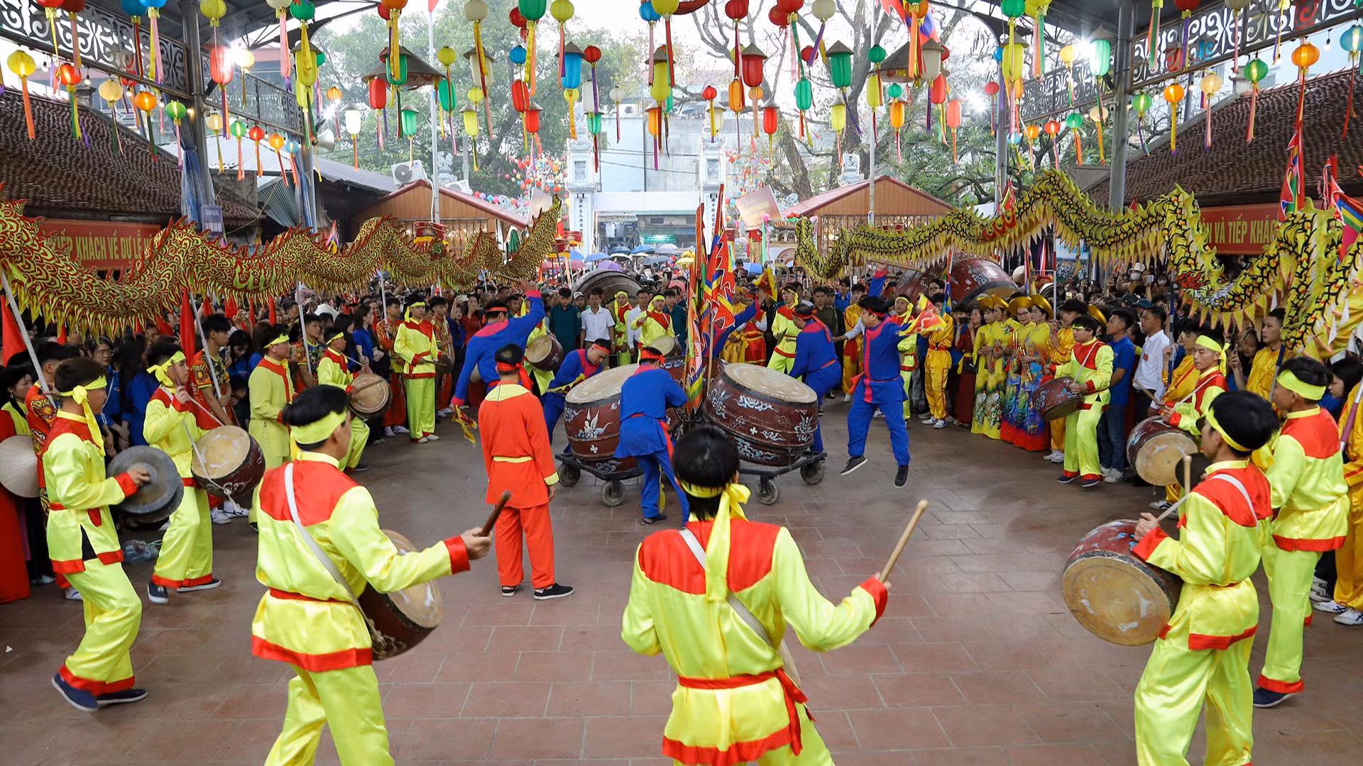 Màn trống hội do đội trống giáo xứ Phương Trung thể hiện.