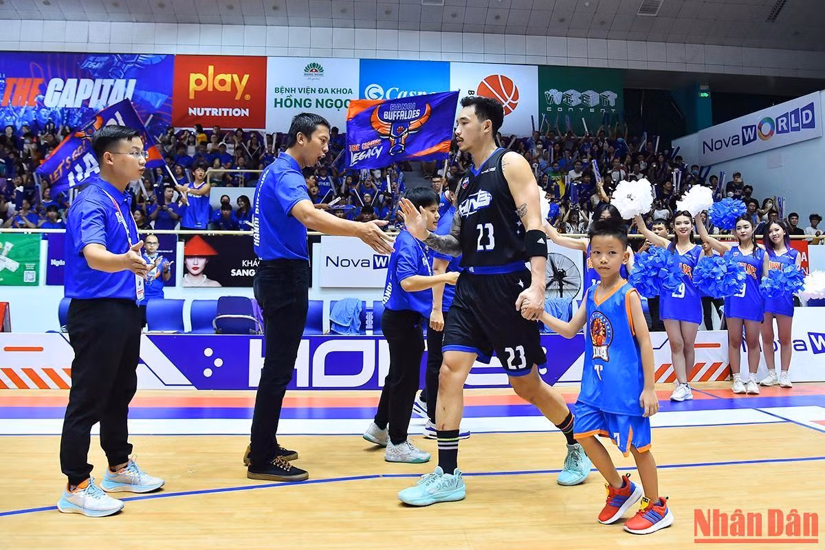 Các cầu thủ Hanoi Buffaloes bước vào trận đấu với mục tiêu buộc phải thắng sau khi đã để thua 2 trận trên sân nhà CIS của Saigon Heat. Các cầu thủ Hanoi Buffaloes bước vào trận đấu với mục tiêu buộc phải thắng sau khi đã để thua 2 trận trên sân nhà CIS của Saigon Heat.