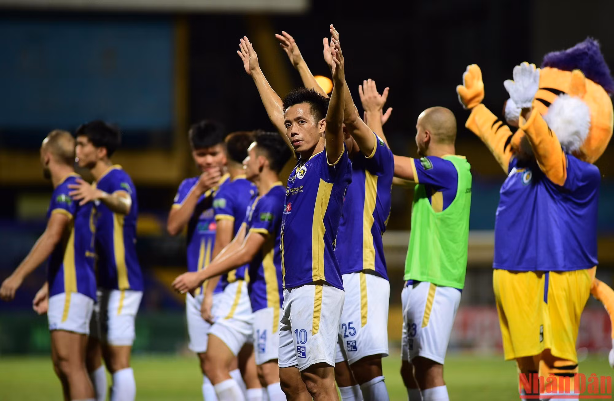 Đánh bại Hoàng Anh Gia Lai, Hà Nội chính thức trở thành nhà vô địch lượt đi của V-League 2022 trước 1 vòng đấu.