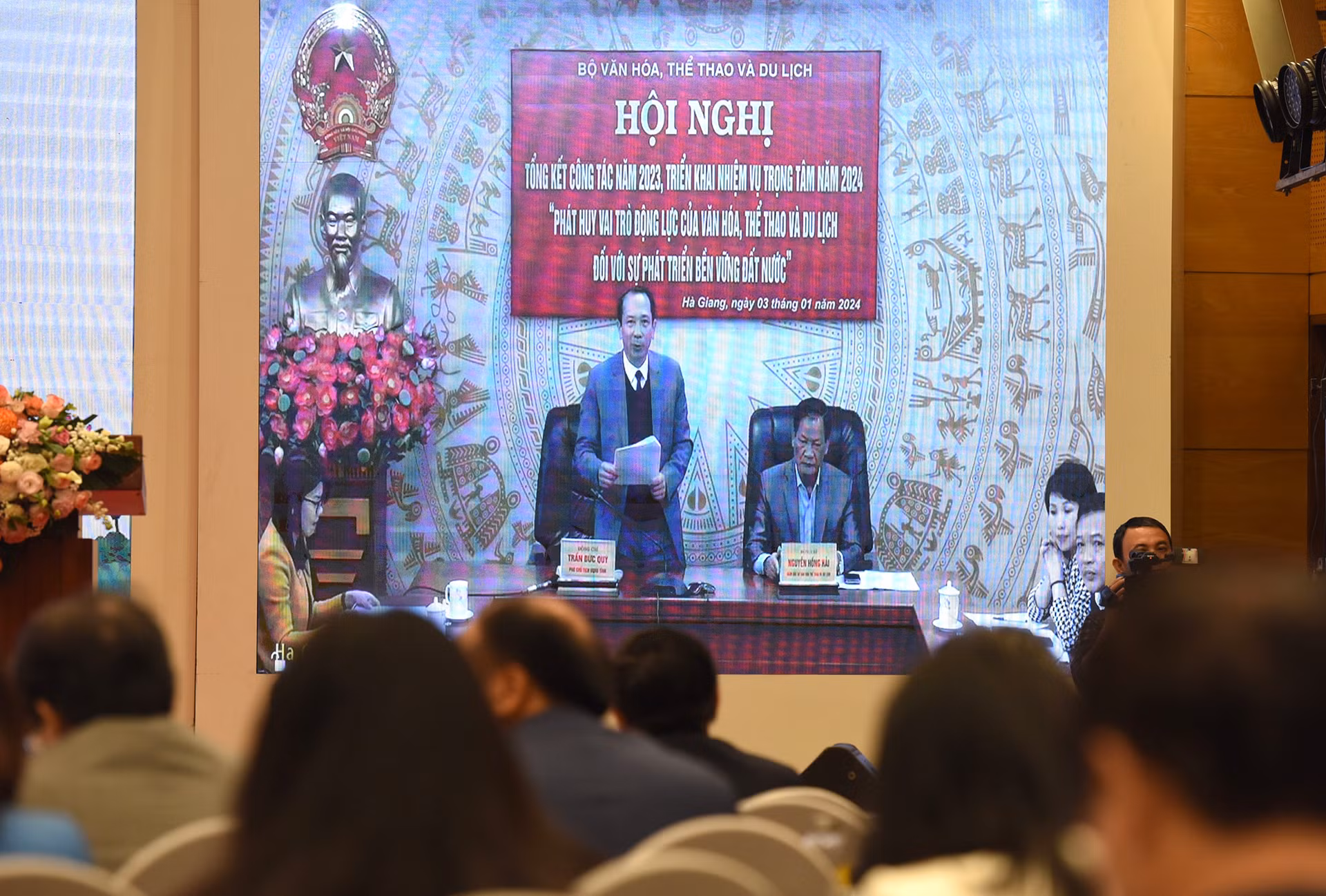 Đại diện lãnh đạo tỉnh Hà Giang phát biểu tại điểm cầu tỉnh Hà Giang. Đại diện lãnh đạo tỉnh Hà Giang phát biểu tại điểm cầu tỉnh Hà Giang.