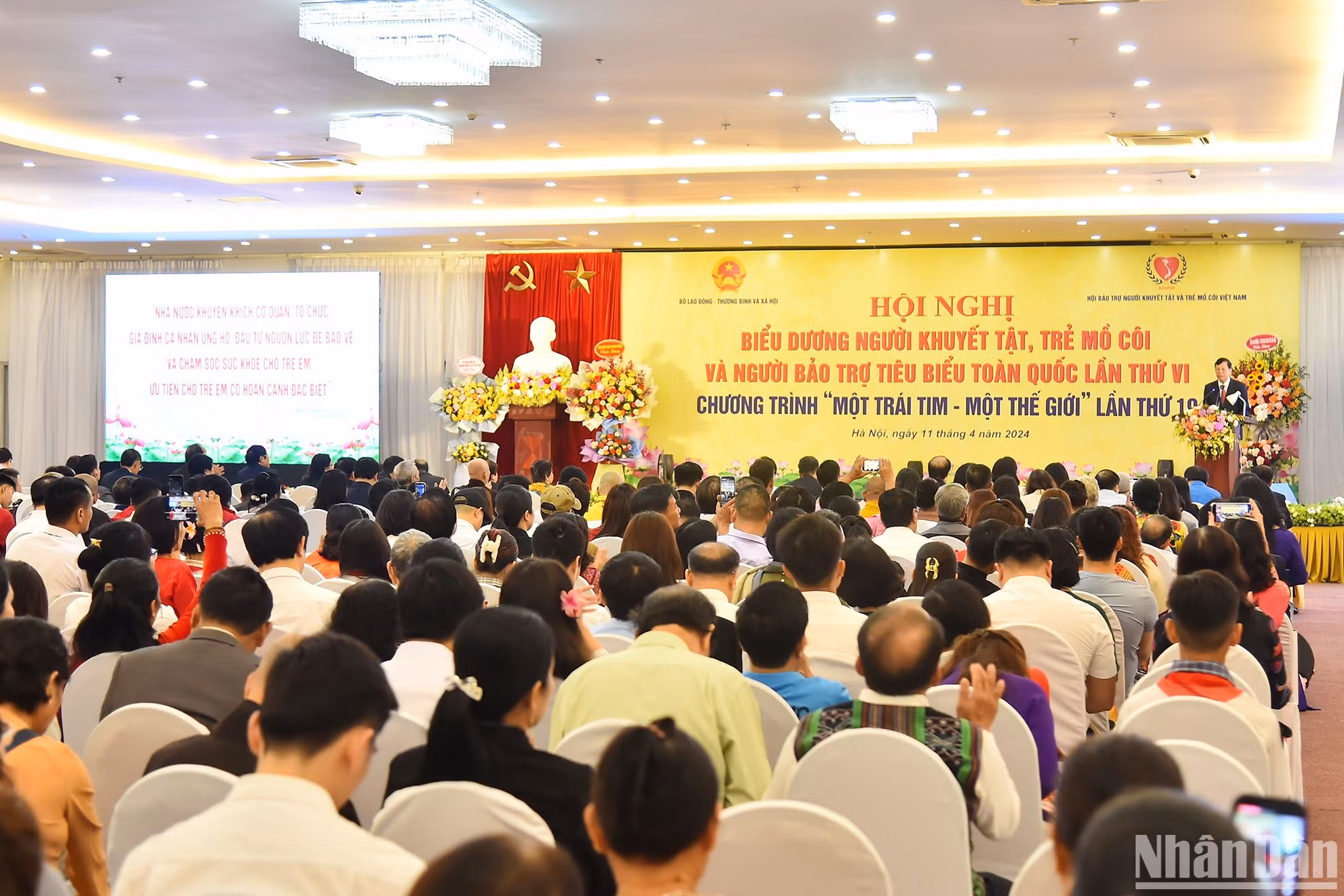 Quang cảnh Hội nghị biểu dương người khuyết tật, trẻ mồ côi và người bảo trợ tiêu biểu toàn quốc lần thứ VI và Chương trình “Một trái tim, một thế giới” lần thứ 19. Quang cảnh Hội nghị biểu dương người khuyết tật, trẻ mồ côi và người bảo trợ tiêu biểu toàn quốc lần thứ VI và Chương trình “Một trái tim, một thế giới” lần thứ 19.