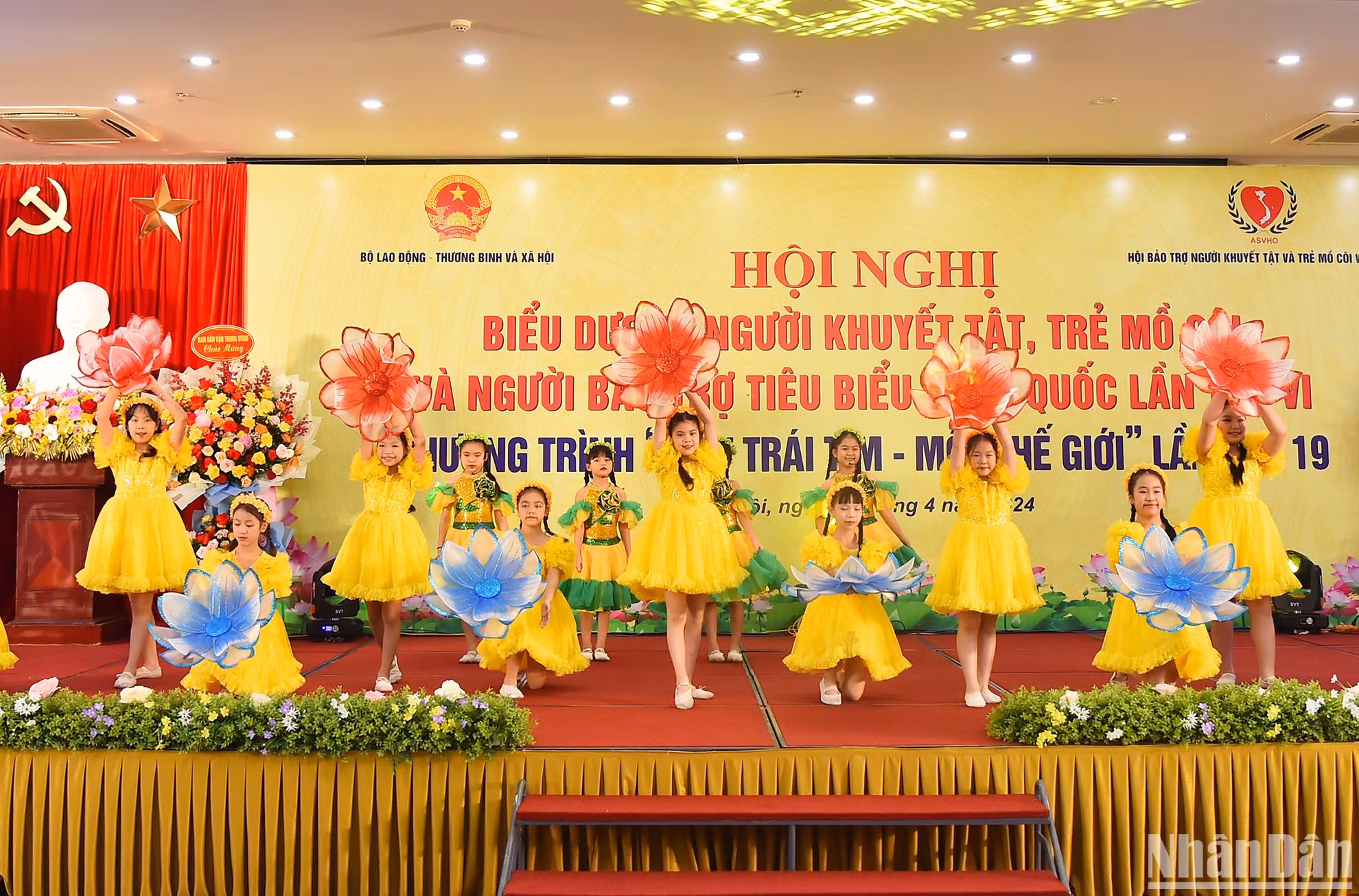 Tiết mục văn nghệ chào mừng của các em thiếu nhi tại hội nghị. Tiết mục văn nghệ chào mừng của các em thiếu nhi tại hội nghị.