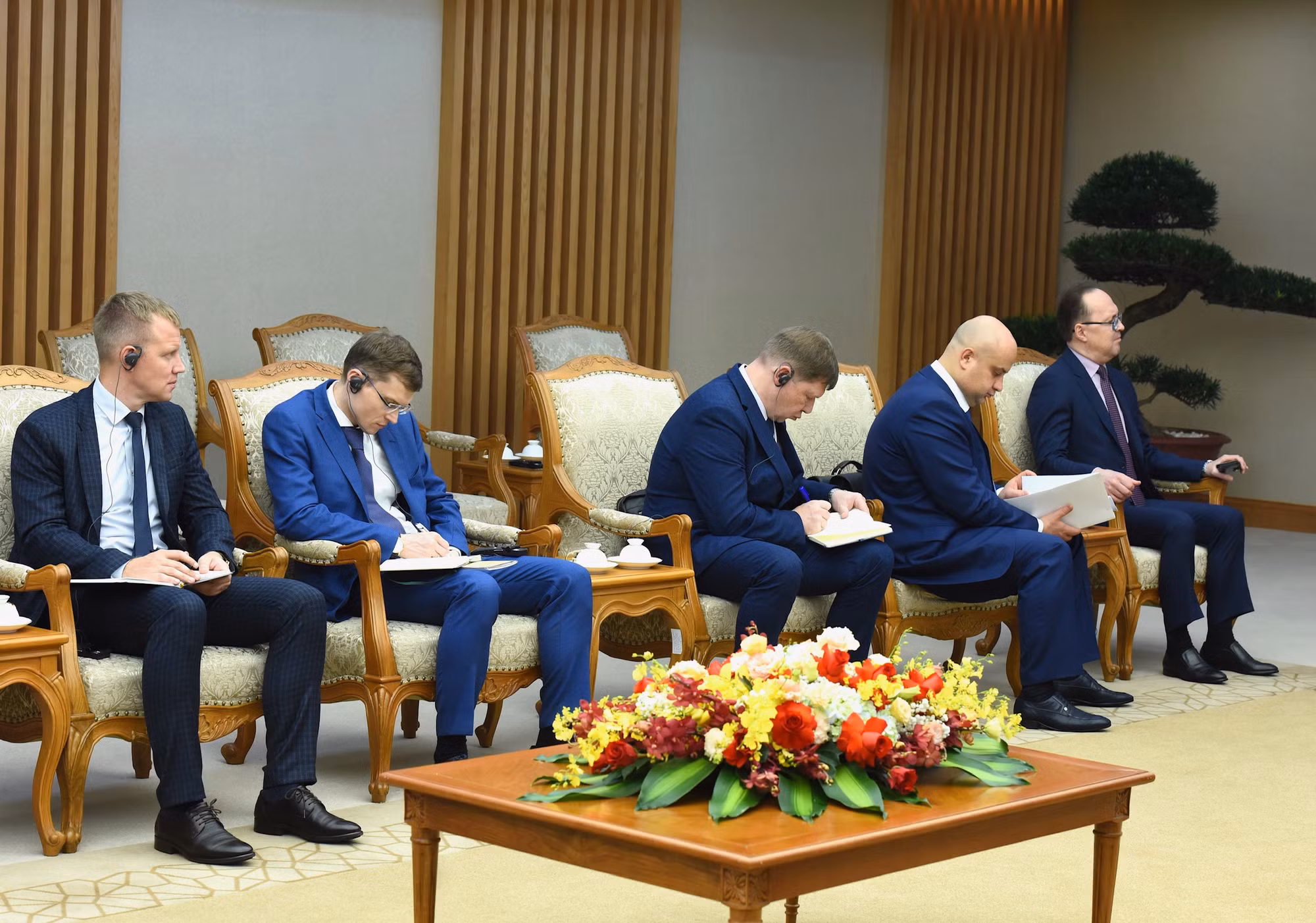 Các thành viên đi cùng đoàn với Đại tướng Kolokoltsev Vladimir Alexandrovich tham dự buổi tiếp.