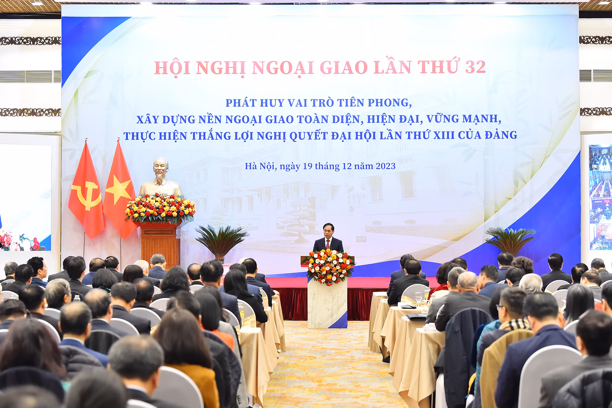 Quang cảnh phiên khai mạc Hội nghị Ngoại giao lần thứ 32.