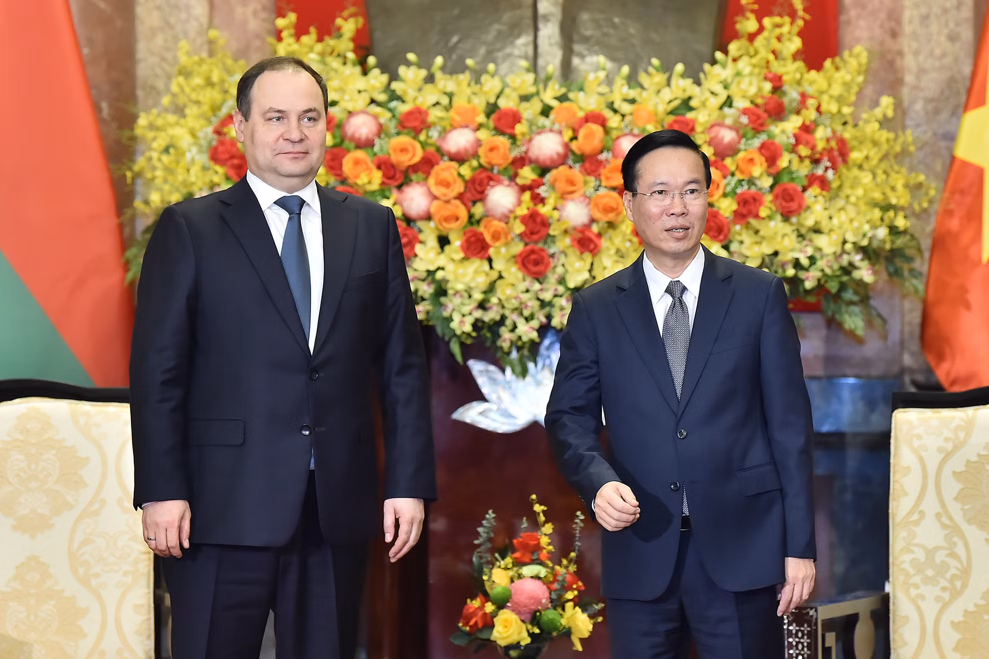 Chủ tịch nước Võ Văn Thưởng và Thủ tướng Cộng hòa Belarus Roman Golovchenko tại buổi tiếp ở Phủ Chủ tịch chiều 8/12.