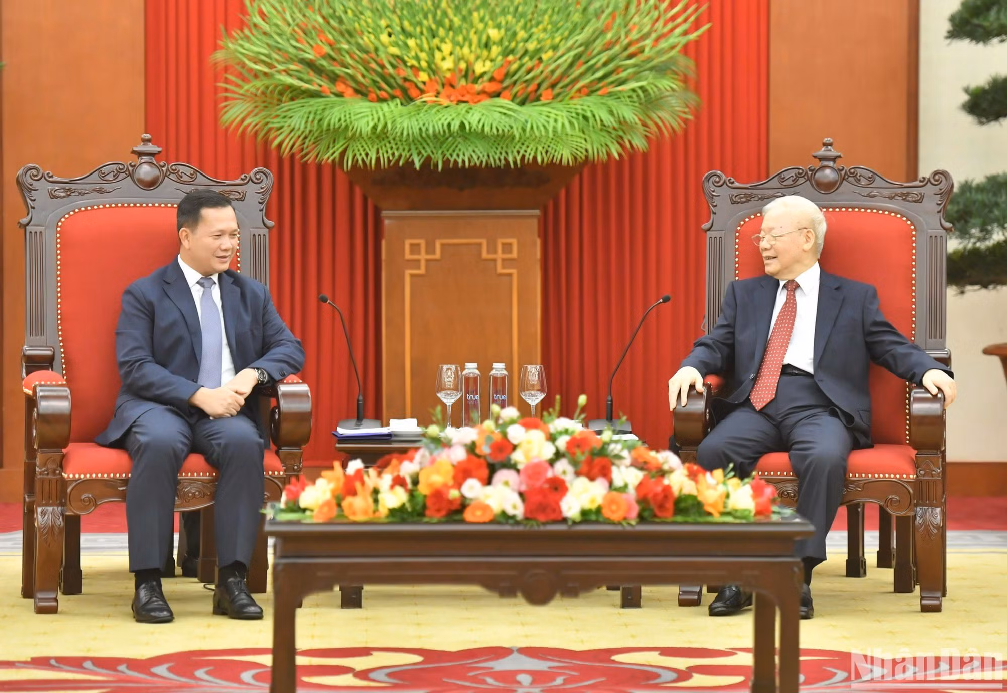 Tổng Bí thư Nguyễn Phú Trọng với Thủ tướng Vương quốc Campuchia Samdech Moha Bovor Thipadei Hun Manet tại buổi tiếp. Tổng Bí thư Nguyễn Phú Trọng với Thủ tướng Vương quốc Campuchia Samdech Moha Bovor Thipadei Hun Manet tại buổi tiếp.