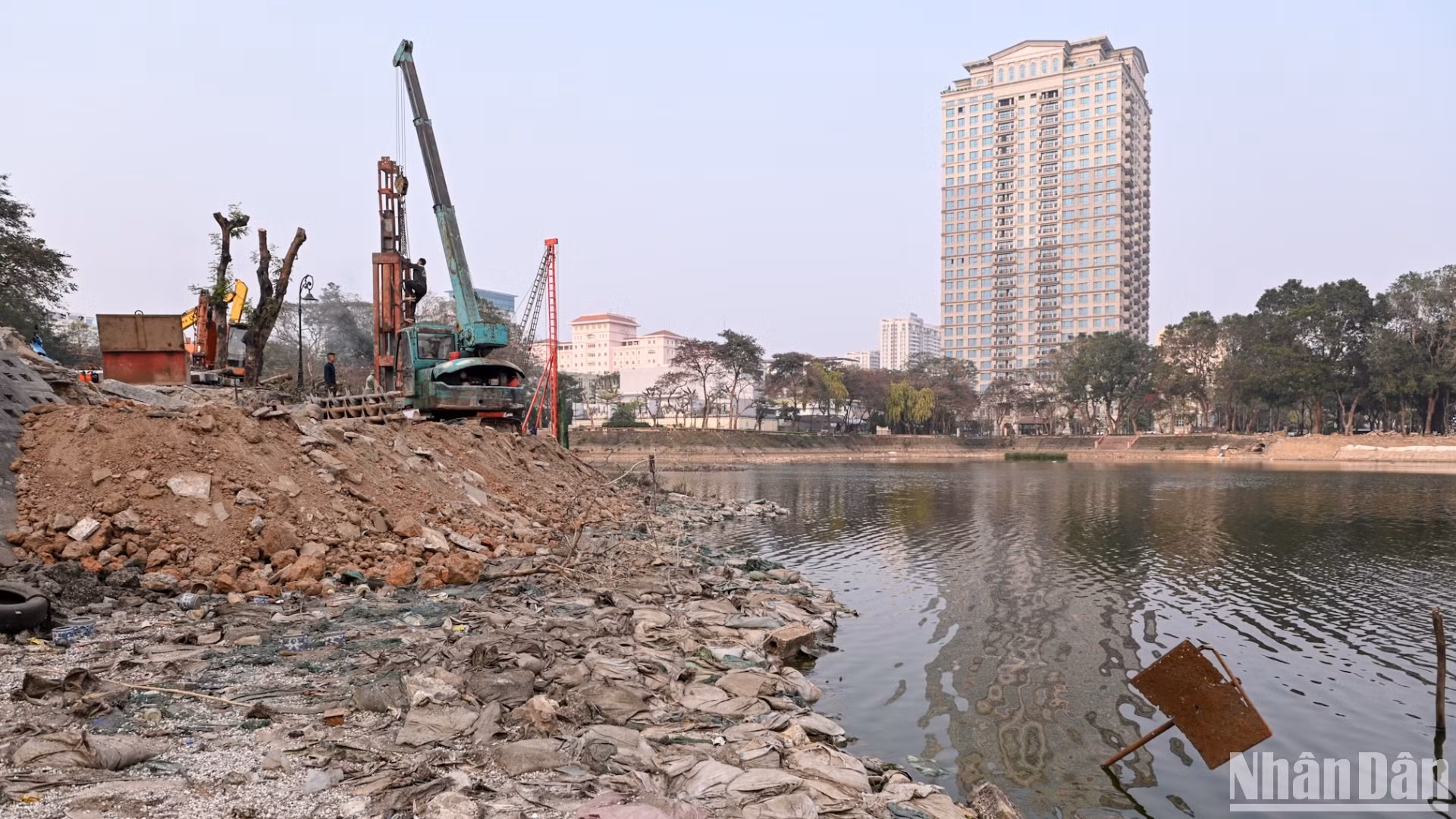 Dự án sẽ tiến hành xây dựng mới ba nhà phục vụ với diện tích lần lượt là 60m2, 130m2 và 165m2...