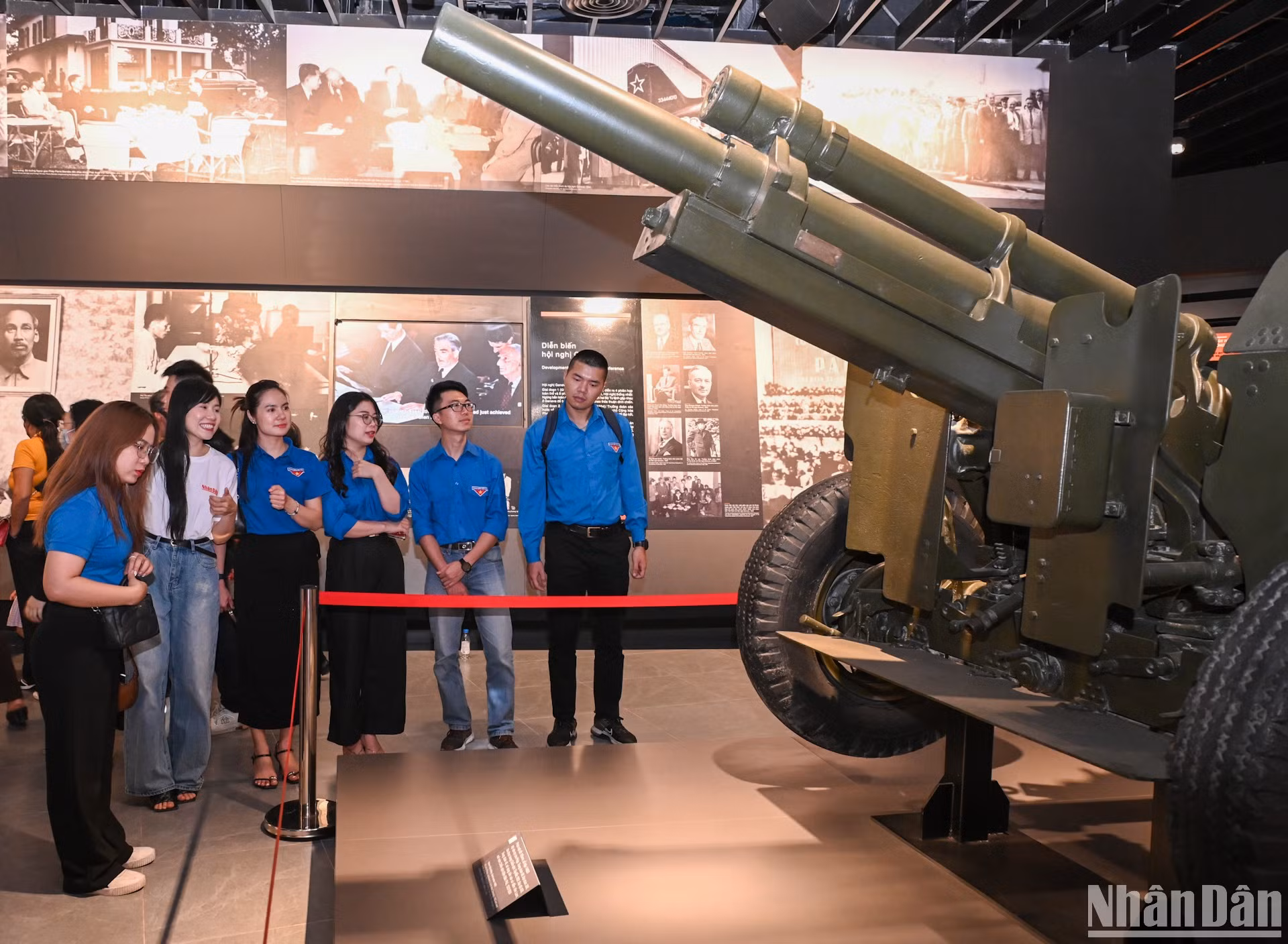 Khu trưng bày pháo mặt đất 105mm. Đại đội 806, Trung đoàn 45 đã sử dụng loại pháo này, bắn vào cứ điểm Him Lam, mở màn chiến dịch Điện Biên Phủ. Khu trưng bày pháo mặt đất 105mm. Đại đội 806, Trung đoàn 45 đã sử dụng loại pháo này, bắn vào cứ điểm Him Lam, mở màn chiến dịch Điện Biên Phủ.