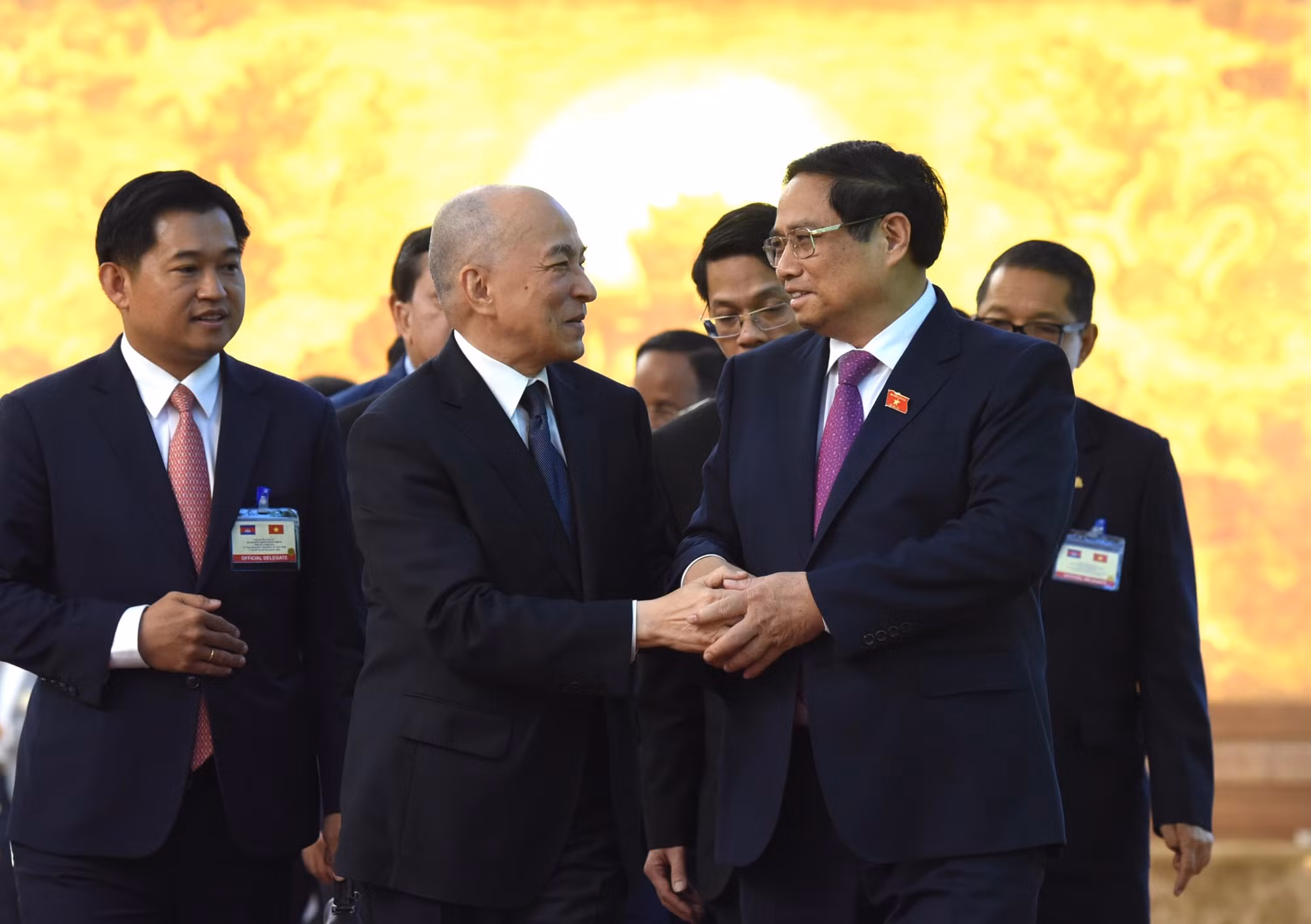 Thủ tướng Phạm Minh Chính tiễn Quốc vương Campuchia Preah Bat Samdech Preah Boromneath Norodom Sihamoni. Thủ tướng Phạm Minh Chính tiễn Quốc vương Campuchia Preah Bat Samdech Preah Boromneath Norodom Sihamoni.