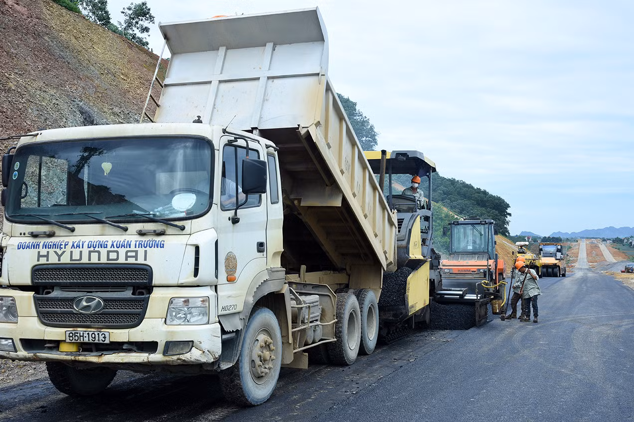 Các đơn vị thi công Dự án xây dựng tuyến đường Đông-Tây. Các đơn vị thi công Dự án xây dựng tuyến đường Đông-Tây.