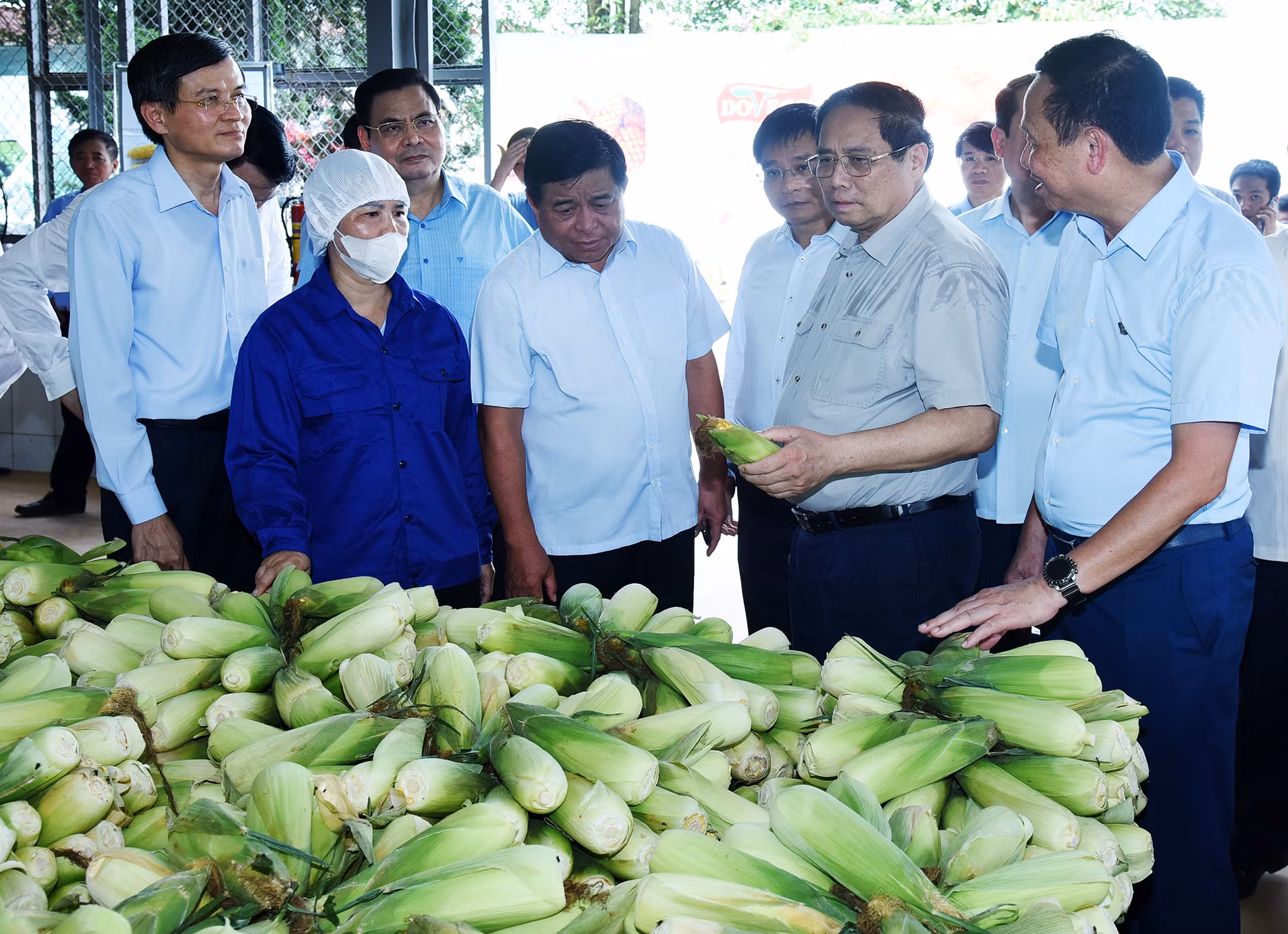 Thủ tướng Phạm Minh Chính thăm cơ sở chế biến nông sản của Công ty cổ phần thực phẩm xuất khẩu Đồng Giao. Thủ tướng Phạm Minh Chính thăm cơ sở chế biến nông sản của Công ty cổ phần thực phẩm xuất khẩu Đồng Giao.